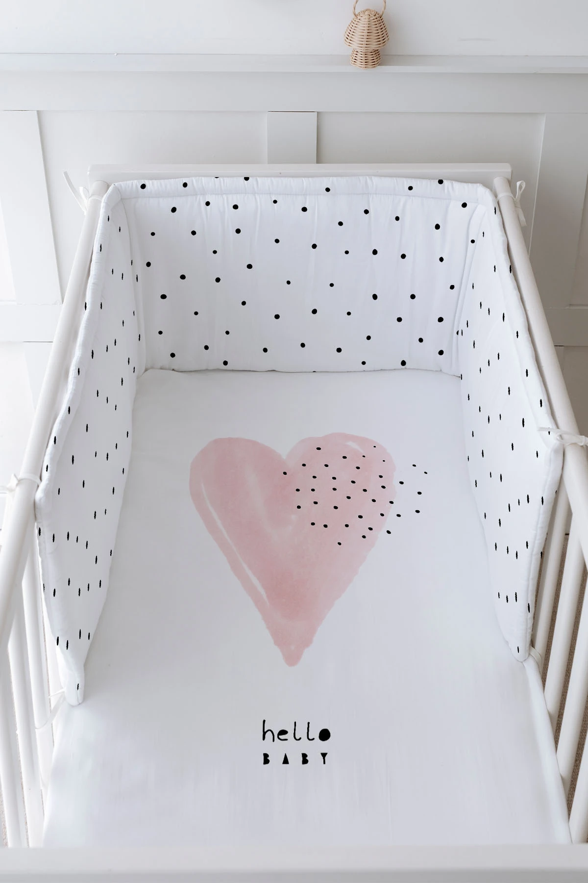 Bebek Başucu Koruyucu ve Baskılı Çarşaflı Uyku Seti - Pure Baby Serisi - Pembe Romantik Kalp