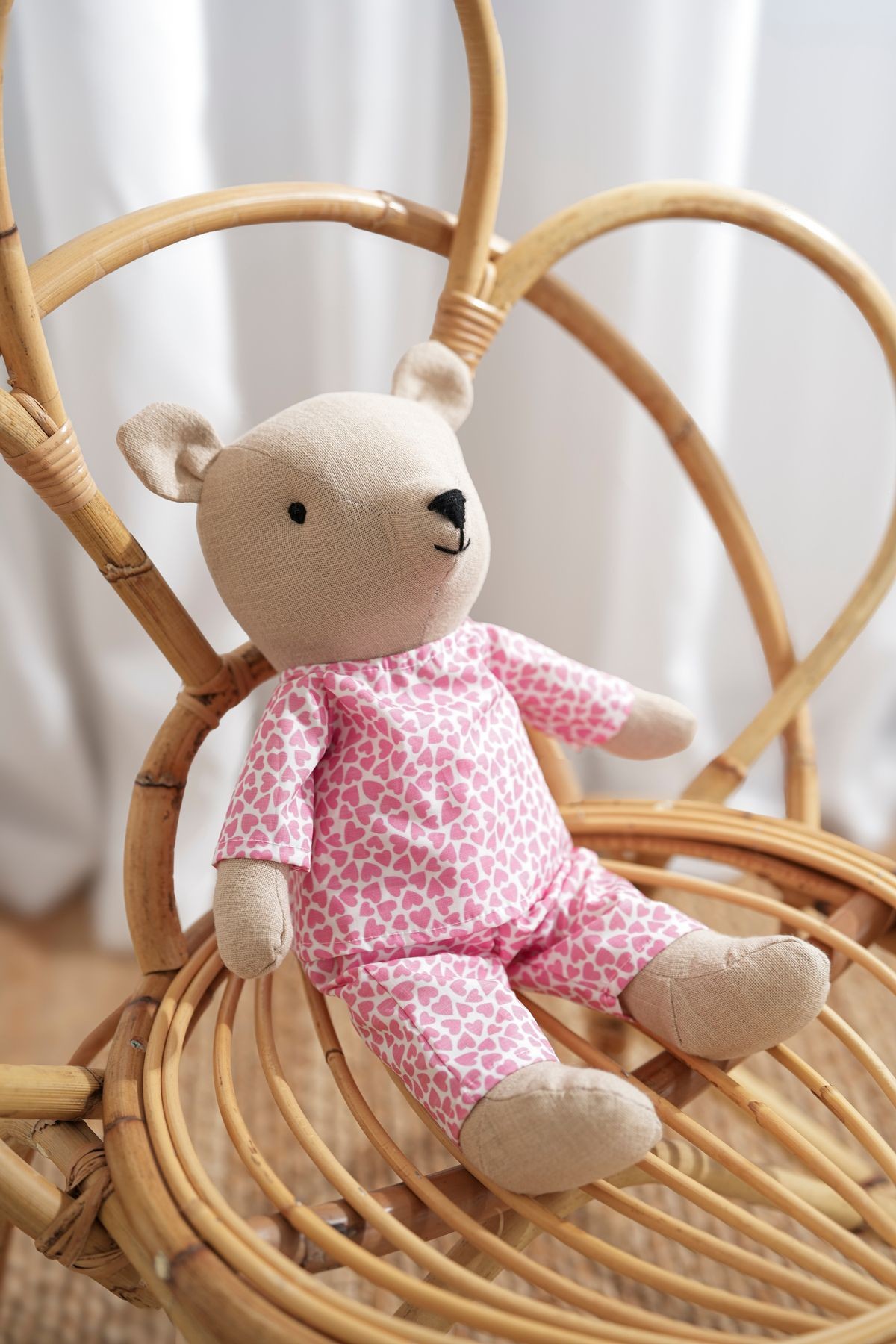 Pijamalı Ayı Uyku Arkadaşı - pembe kalpli pijama