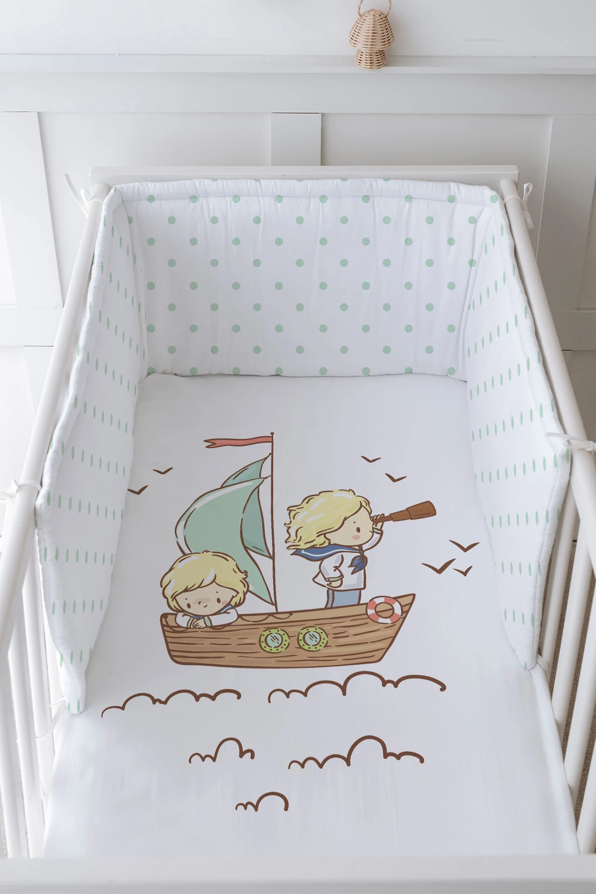 Bebek Başucu Koruyucu ve Baskılı Çarşaflı Uyku Seti - Pure Baby Serisi - Sevimli Kaptan Ve Miço