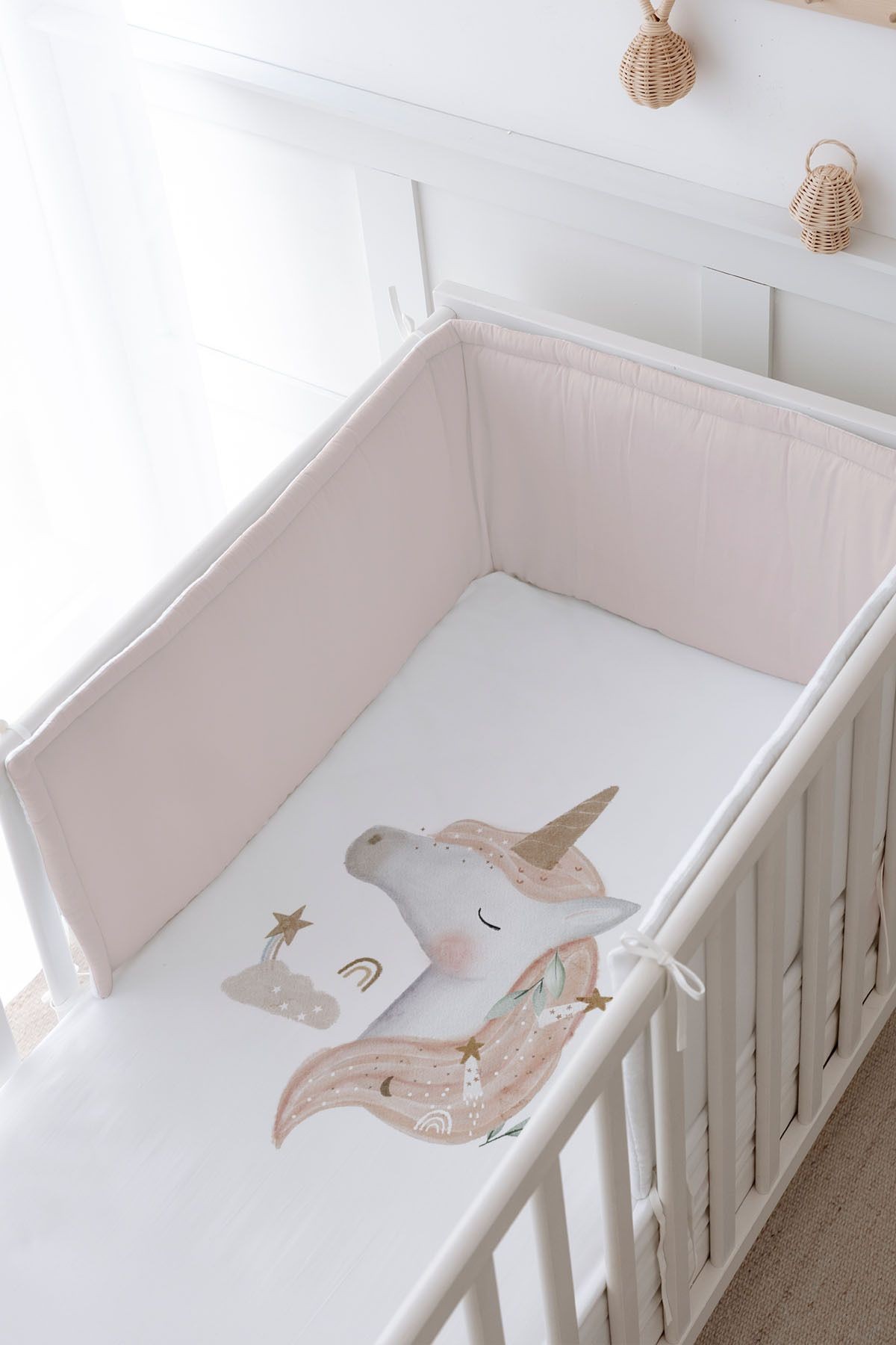 Bebek Başucu Koruyucu ve Baskılı Çarşaflı Uyku Seti - Royal Serisi - Unicorn Dream