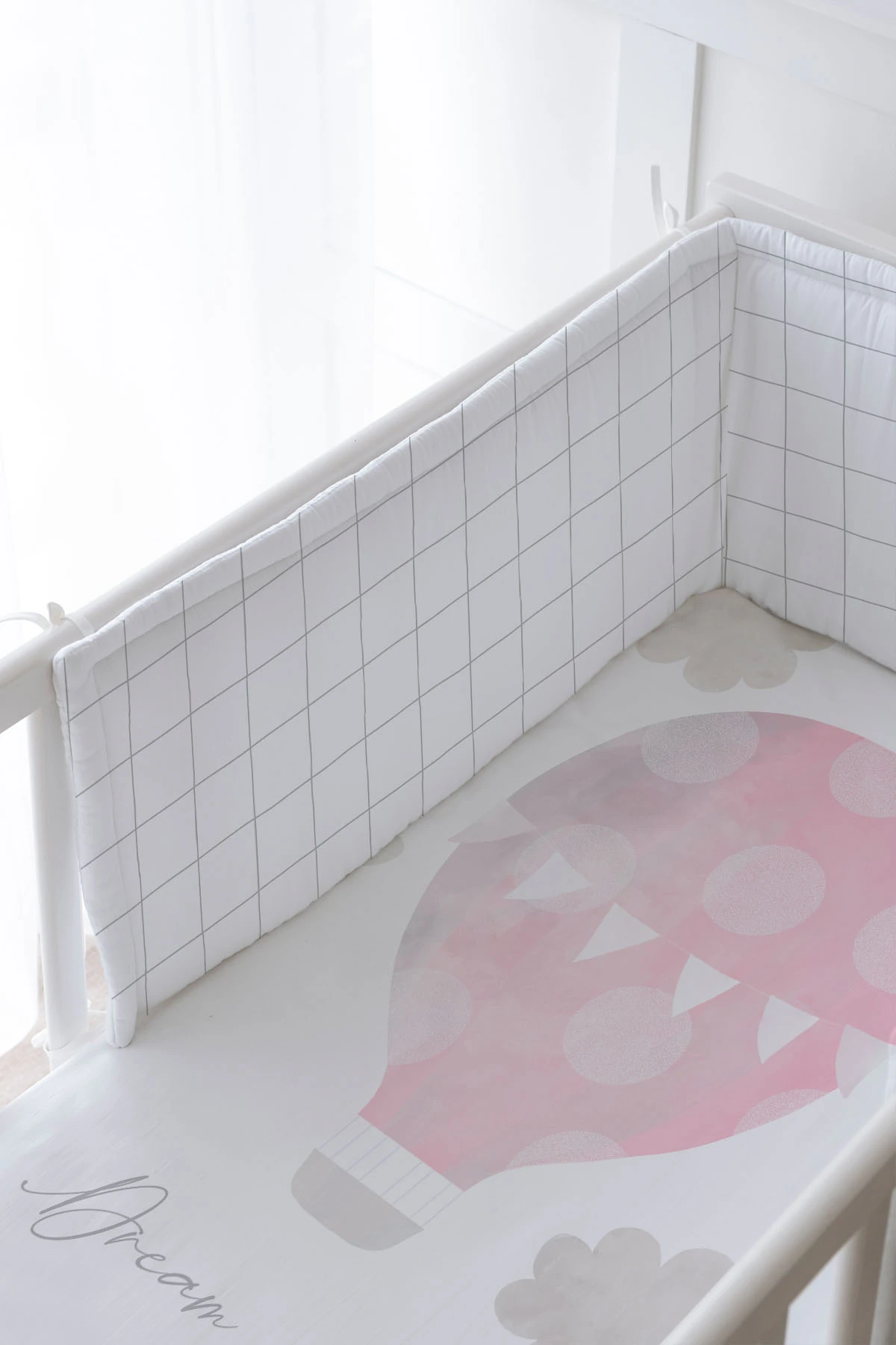 Bebek Başucu Koruyucu ve Baskılı Çarşaflı Uyku Seti - Pure Baby Serisi - Bulutlu Pembe Hava Balonu