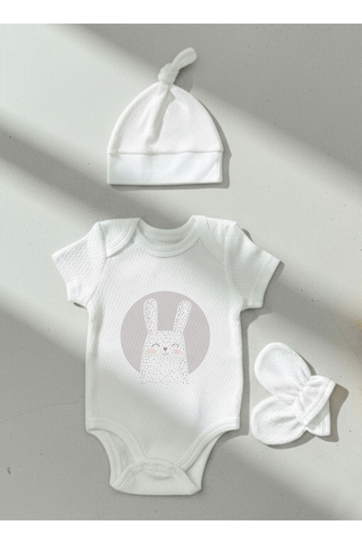 Jakarlı Body Şapka Eldiven - Pure Baby - Gri Zeminli Beyaz Tavşan