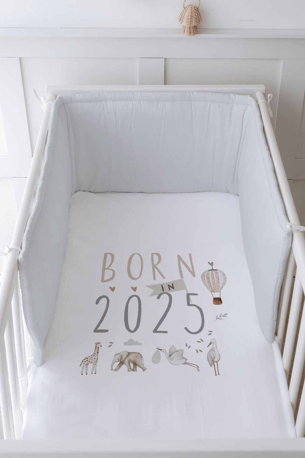 Bebek Başucu Koruyucu ve Baskılı Çarşaflı Uyku Seti - Royal Serisi - Born in 2025