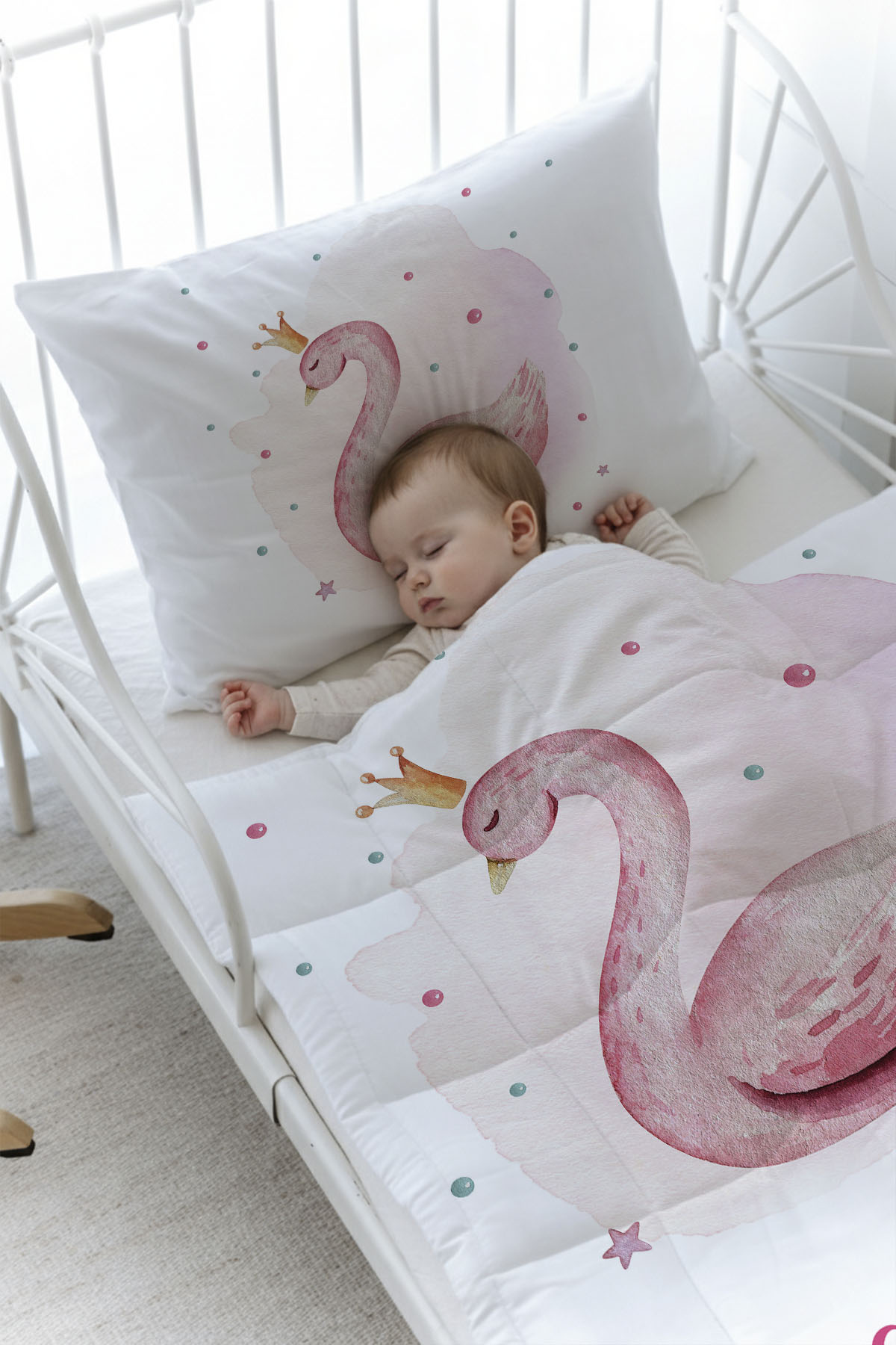 Organik Baskılı Yorgan Seti - For Baby Serisi - Pembe Zeminli Kuğu