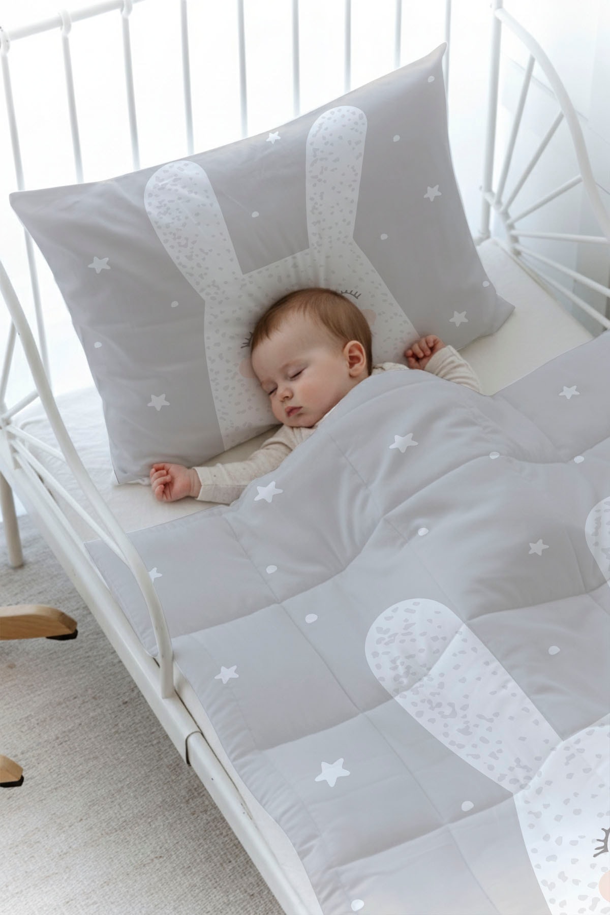 Organik Baskılı Yorgan Seti - Pure Baby Serisi - Gri Zeminli Beyaz Tavşan