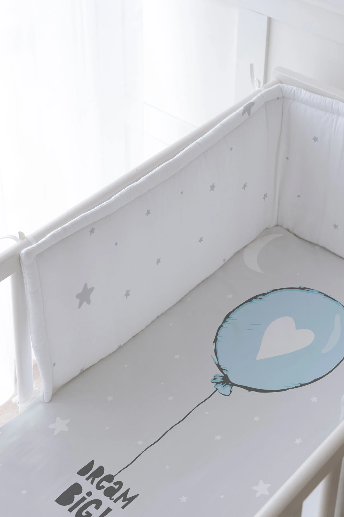 Bebek Başucu Koruyucu ve Baskılı Çarşaflı Uyku Seti - Pure Baby Serisi - Mavi Kalpli Balon