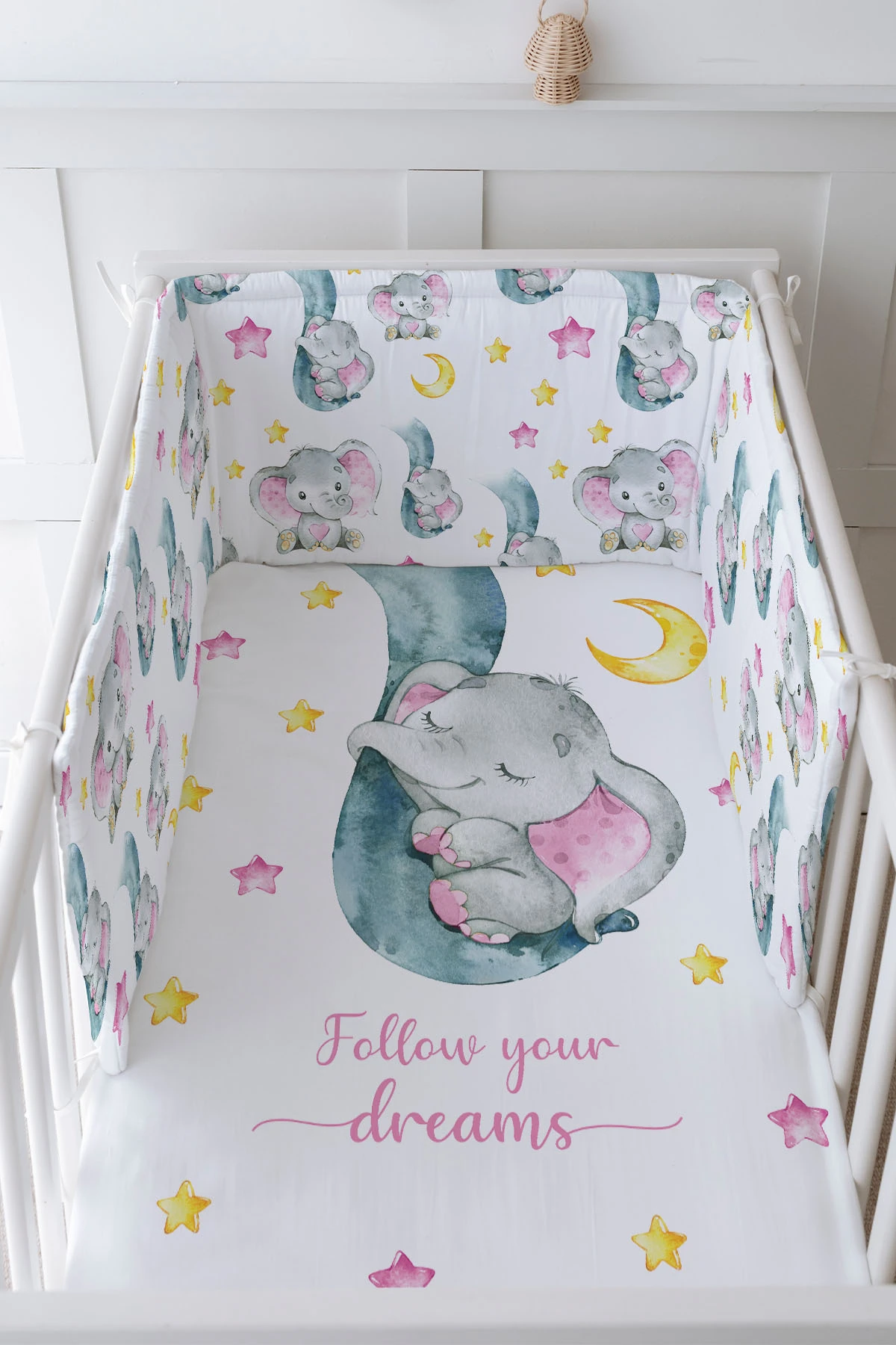 Bebek Başucu Koruyucu ve Baskılı Çarşaflı Uyku Seti - For Baby Serisi - Hortumda Pembe Fil