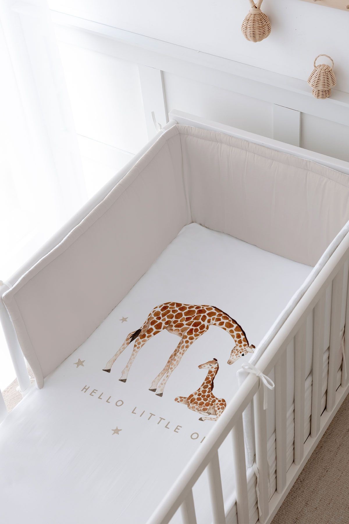 Bebek Başucu Koruyucu ve Baskılı Çarşaflı Uyku Seti - Royal Serisi - Baby Giraffe