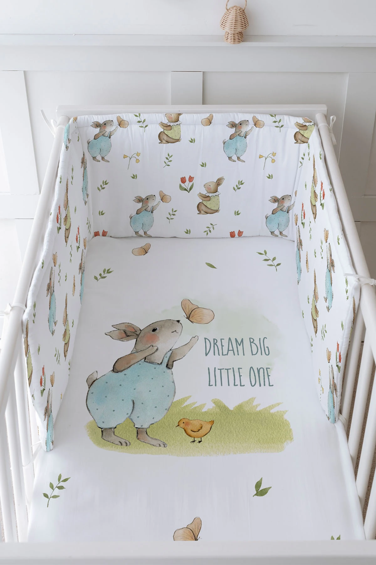 Bebek Başucu Koruyucu ve Baskılı Çarşaflı Uyku Seti - Pure Baby Serisi - Kelebekle Tavşan