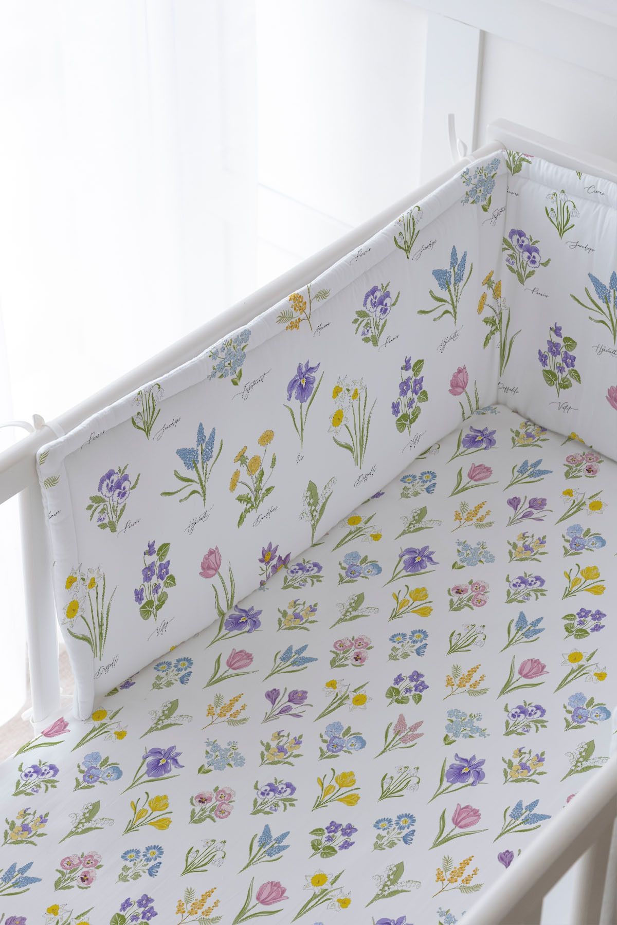 Bebek Başucu Koruyucu ve Baskılı Çarşaflı Uyku Seti - Iconic Serisi - Bloomy Spring