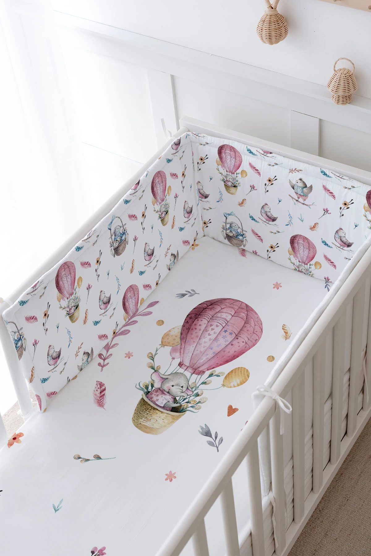 Bebek Başucu Koruyucu ve Baskılı Çarşaflı Uyku Seti - For Baby Serisi - Pembe Balonda Fil