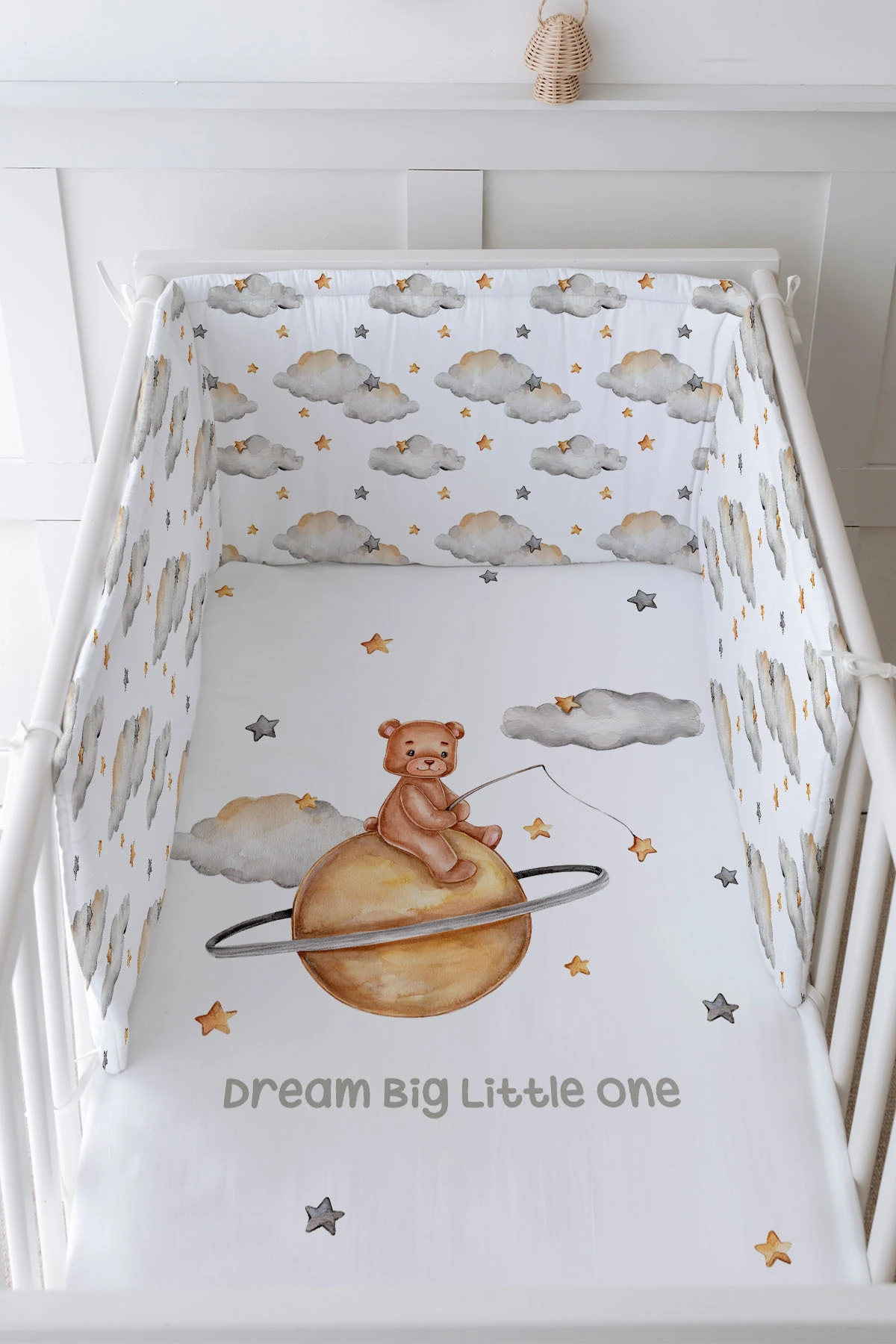 Bebek Başucu Koruyucu ve Baskılı Çarşaflı Uyku Seti - Pure Baby Serisi - Yıldız Tutan Ayı