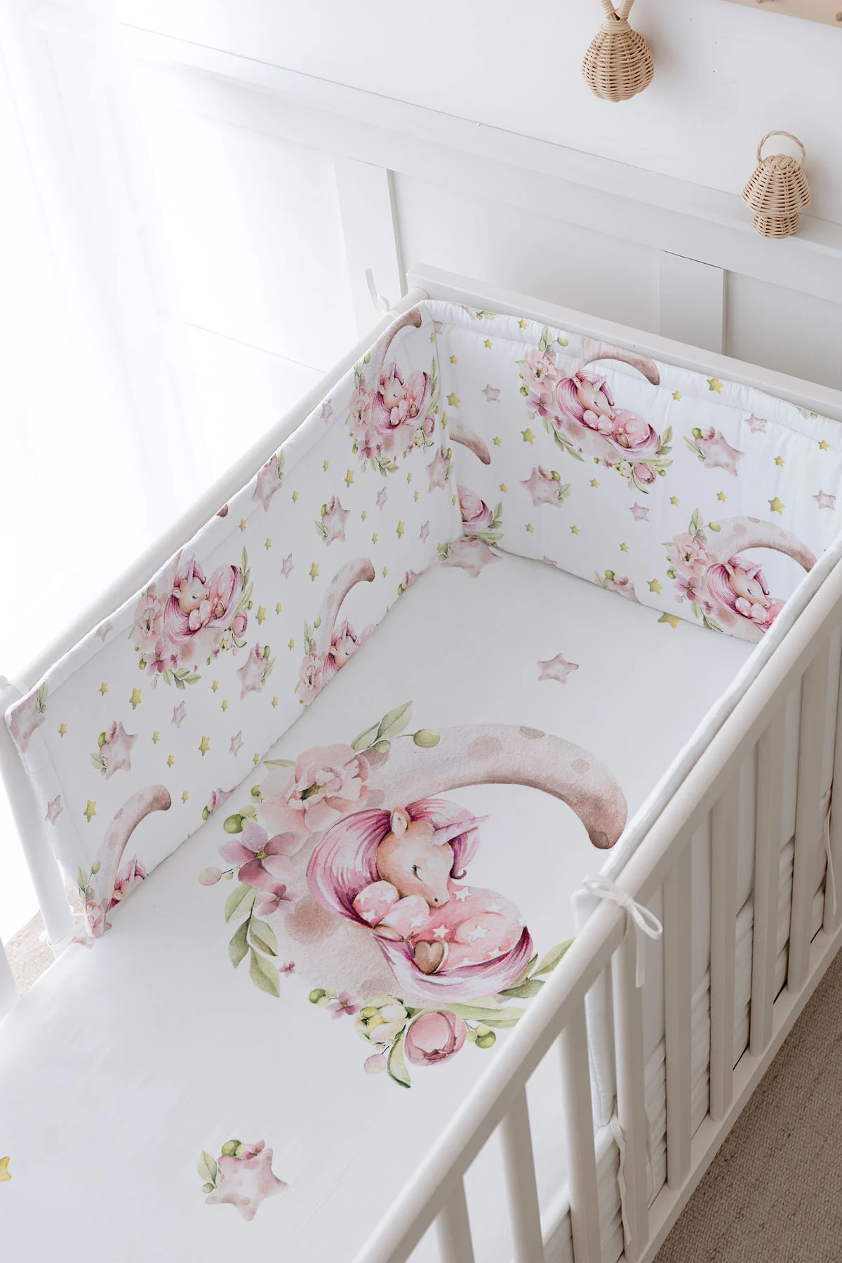 Bebek Başucu Koruyucu ve Baskılı Çarşaflı Uyku Seti - For Baby Serisi - Ayda Uyuyan Unicorn