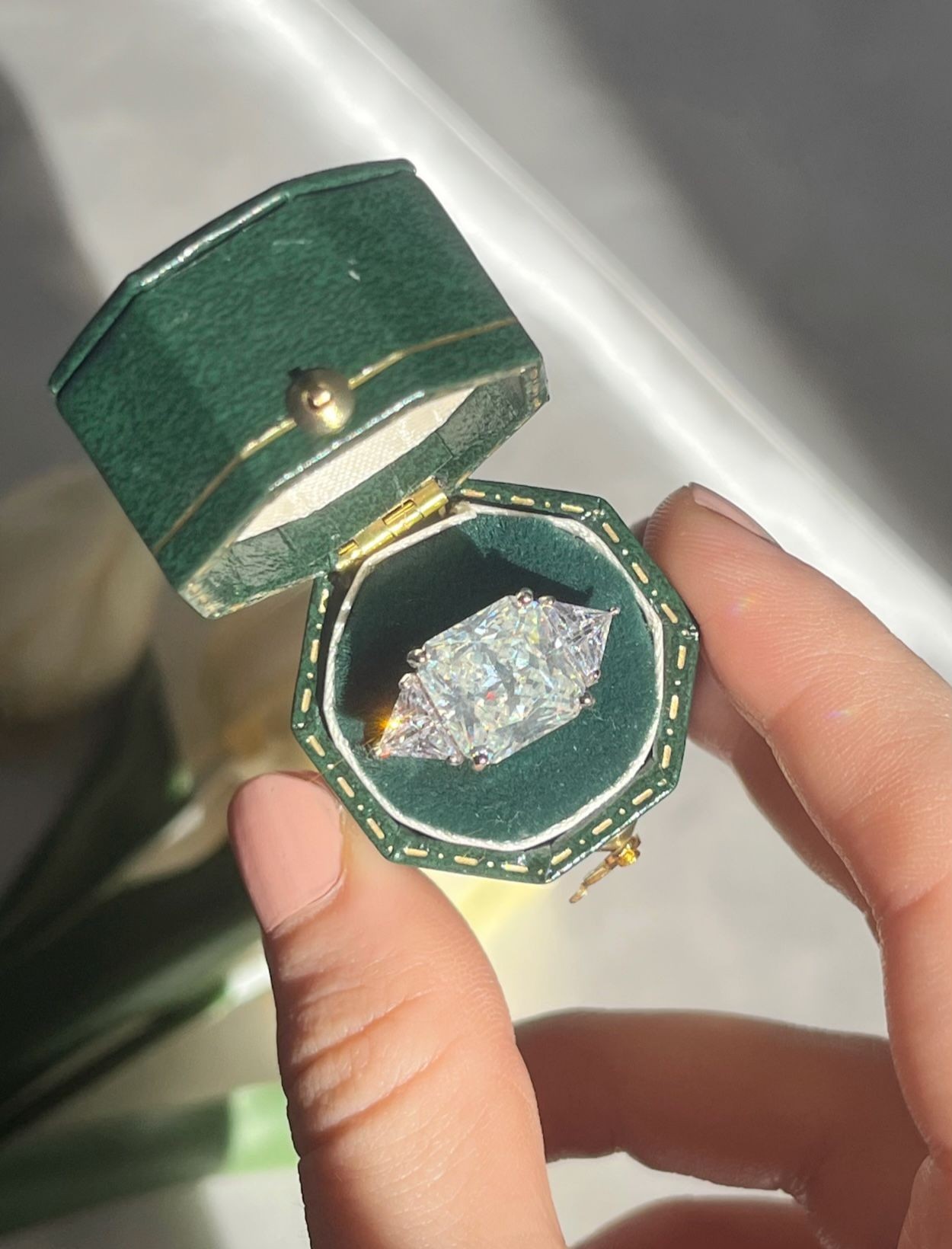 G Color Taşlı Geometrik Kesim 2.9 Carat Yüzük