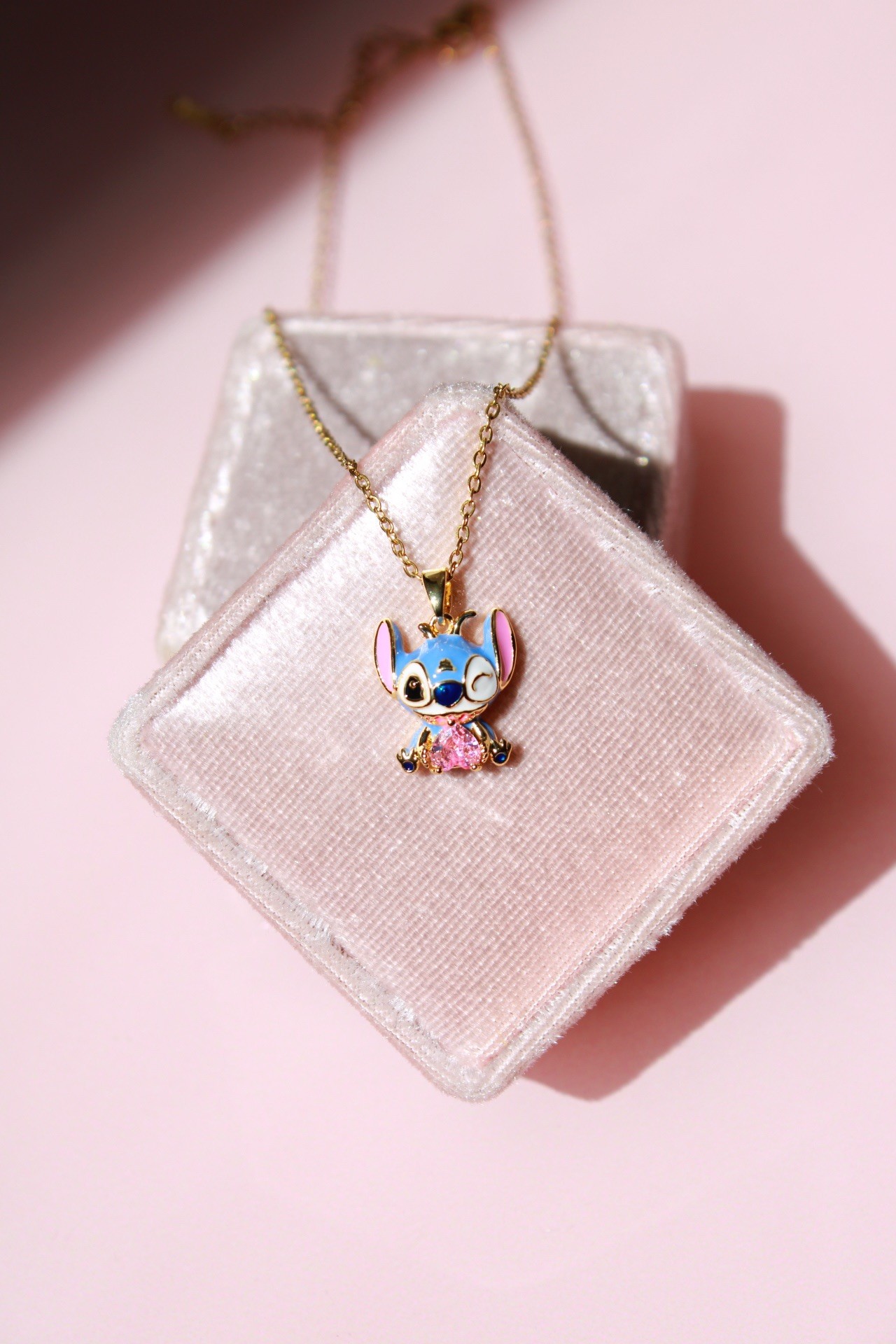 Çelik Pembe Kalpli Blue Stitch Kolye