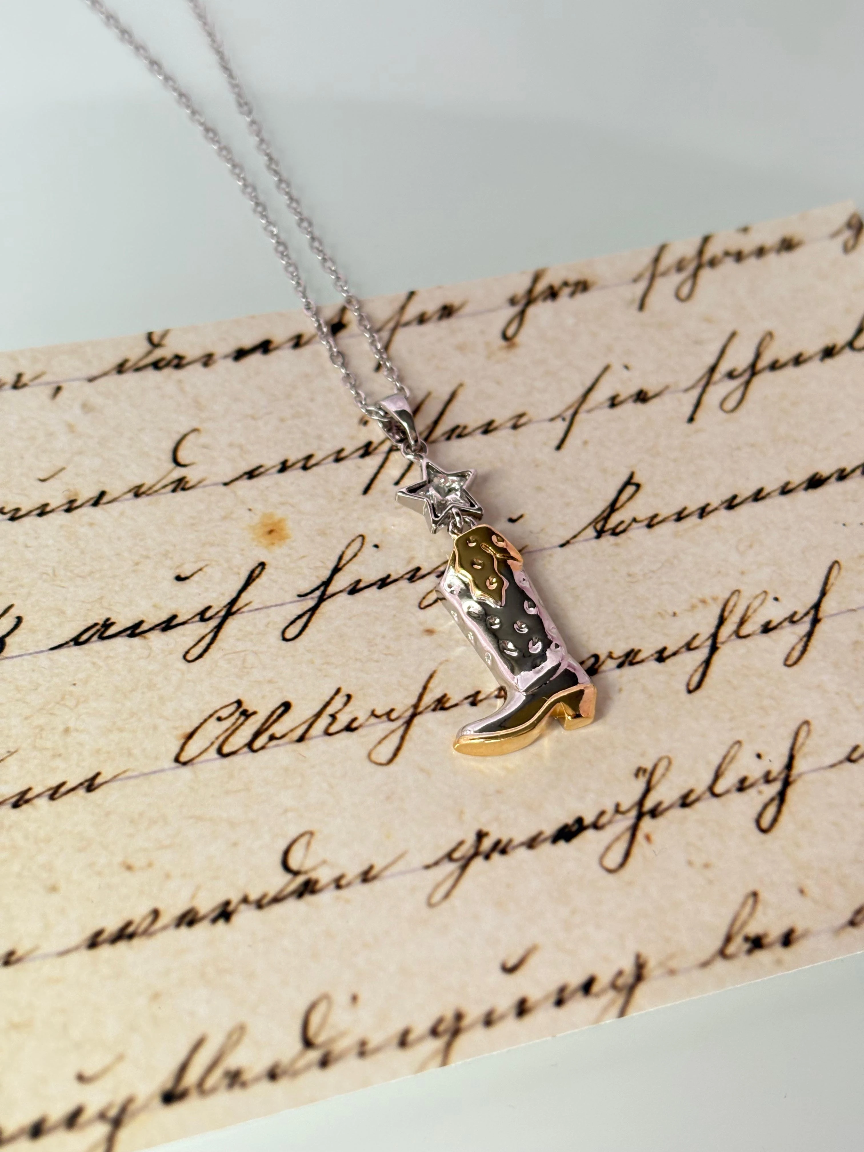 Çelik Gold Detaylı Rodyum Yıldızlı Çizme Kolye