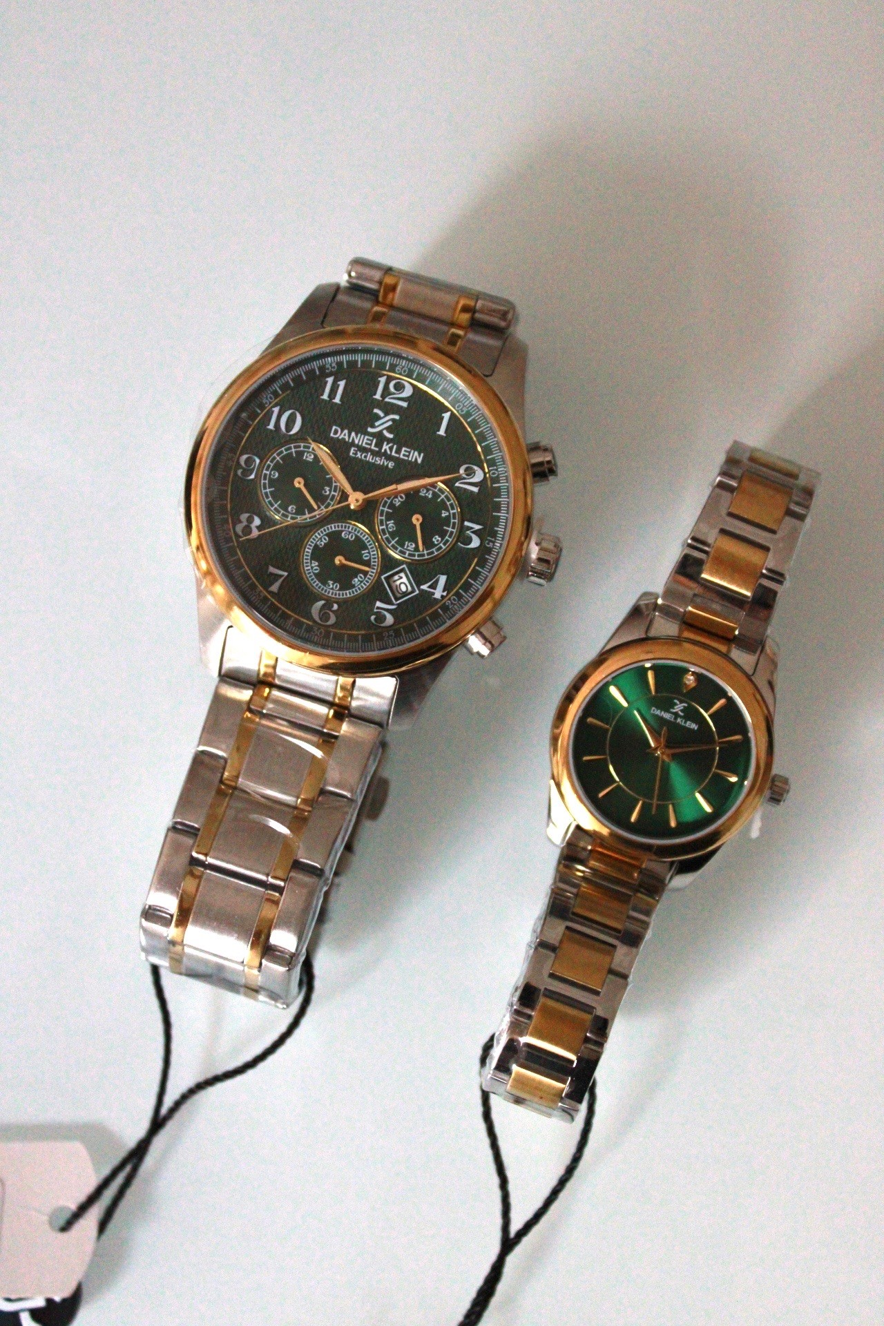 Orijinal Daniel Klein Çift Yeşil & Gold Exclusive 2’li Kordonu Yazılı Kol Saatleri
