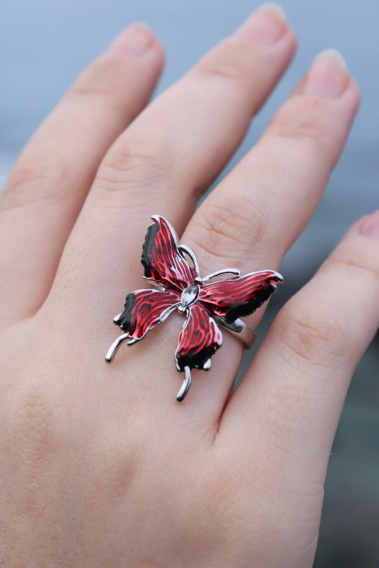 Kırmızı Siyah Mineli Gotik Kelebek Yüzük