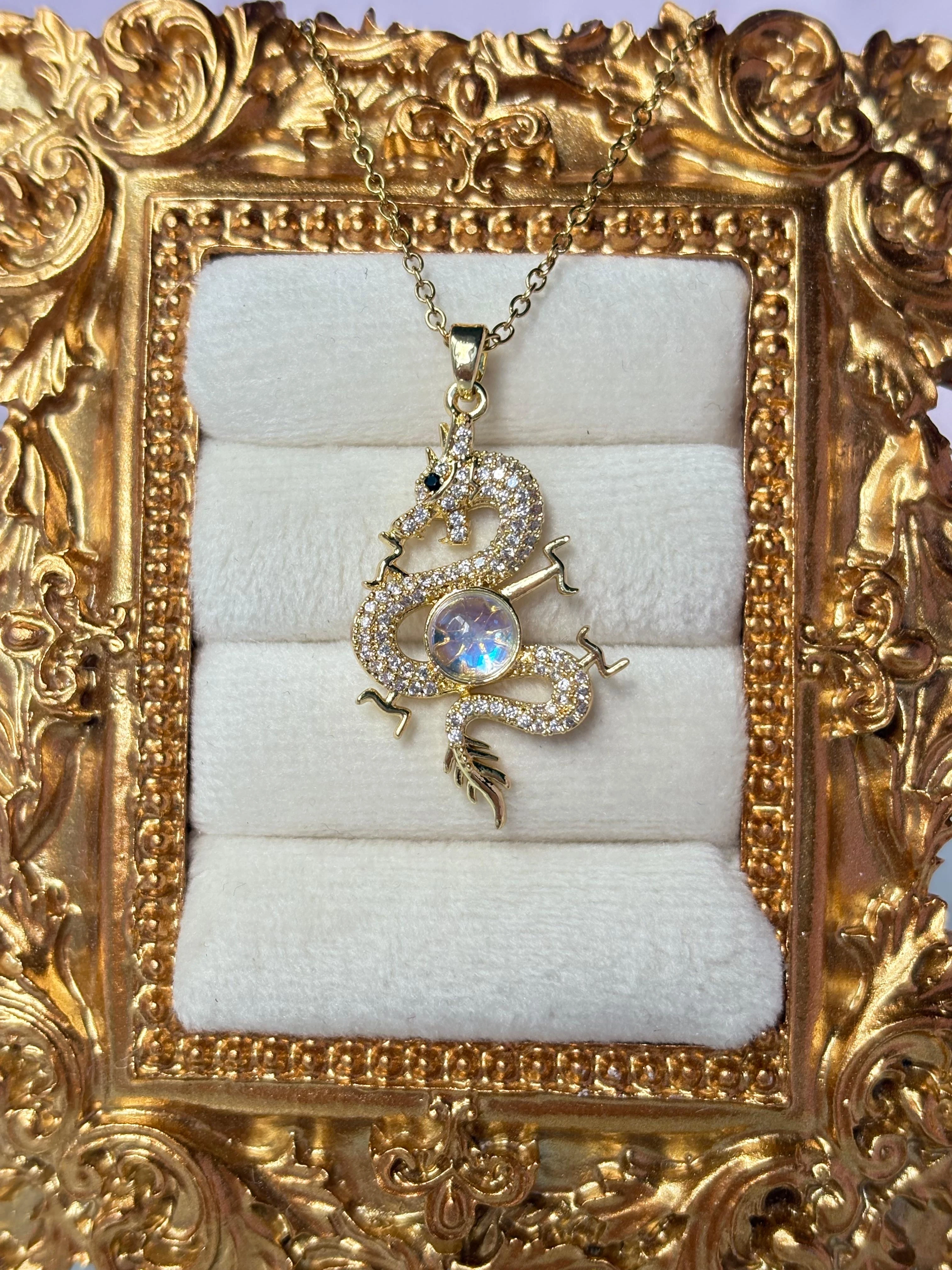 Çelik Opal Taş Detaylı Ejderha Kolye