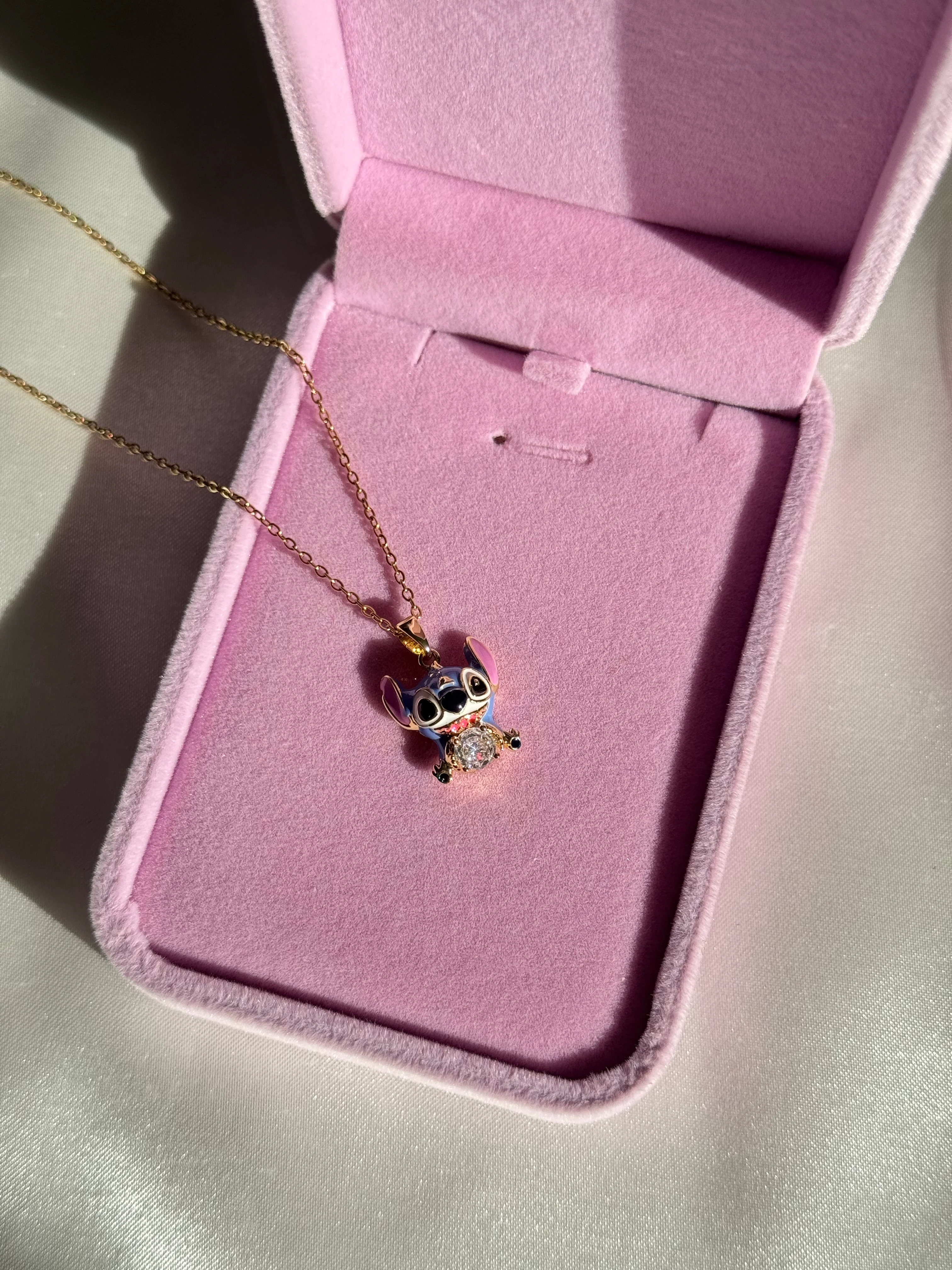 Çelik Beyaz Taşlı Stitch Kolye