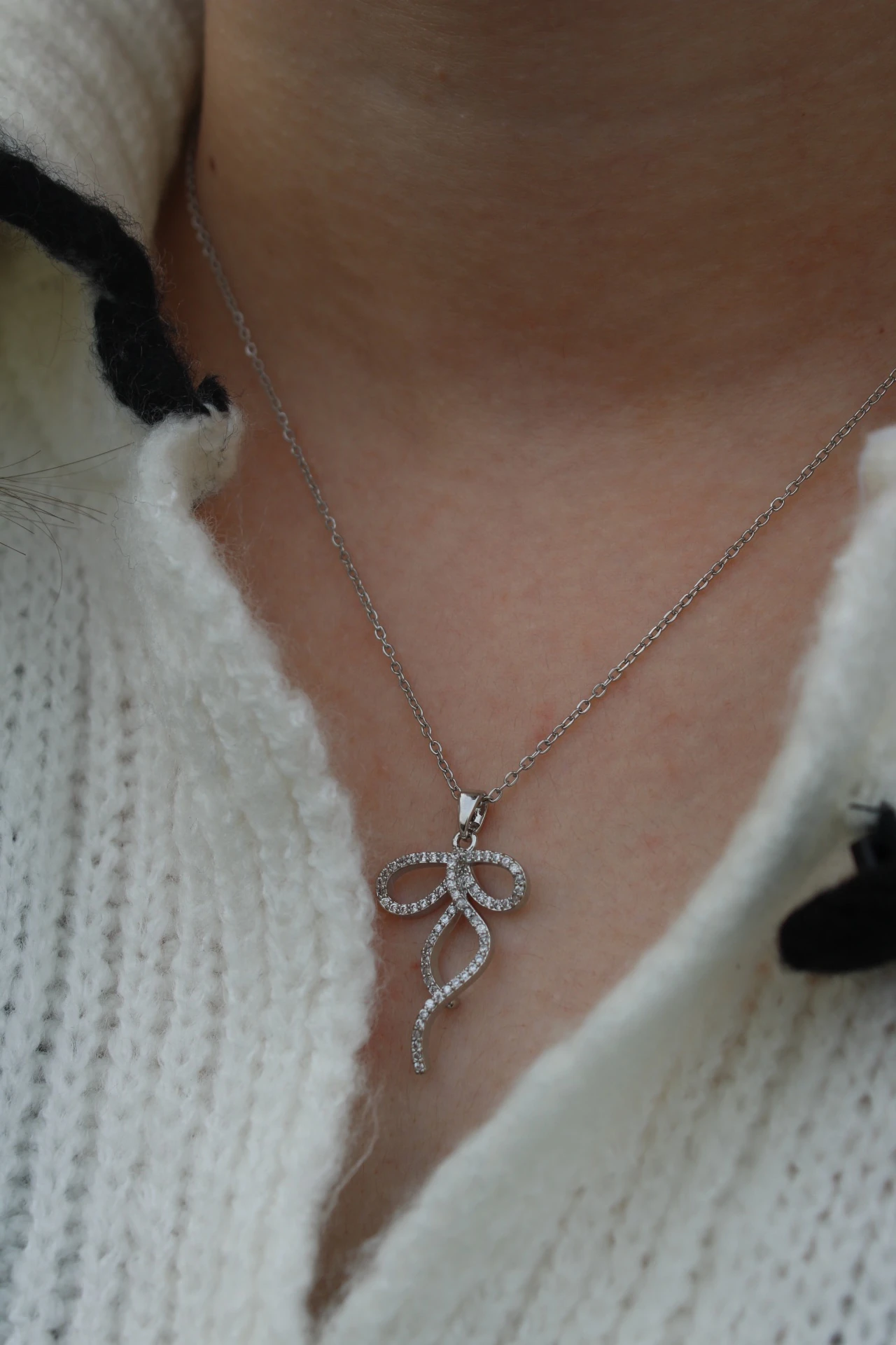 Çelik Gümüş Taşlı Kurdele Kolye