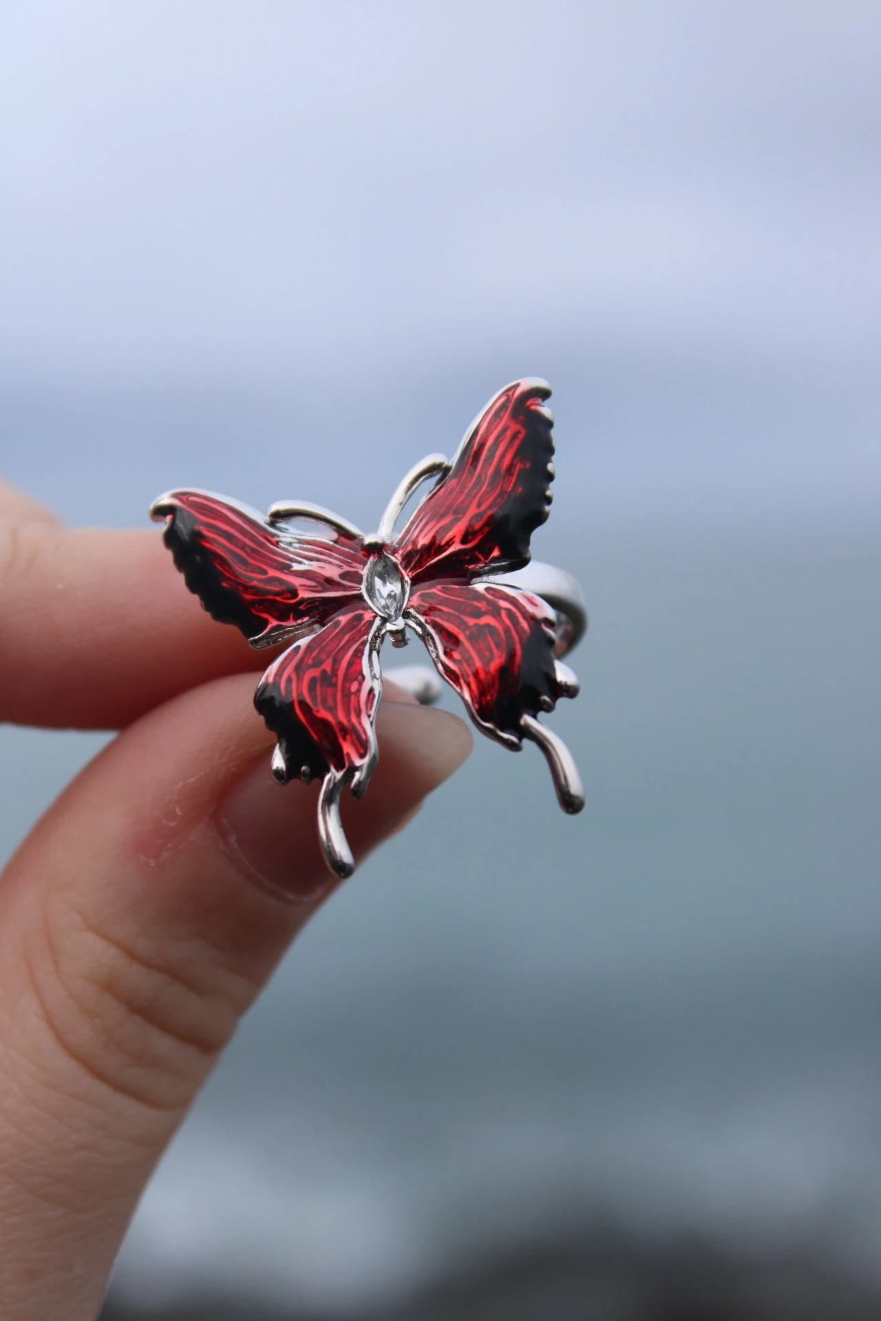 Kırmızı Siyah Mineli Gotik Kelebek Yüzük