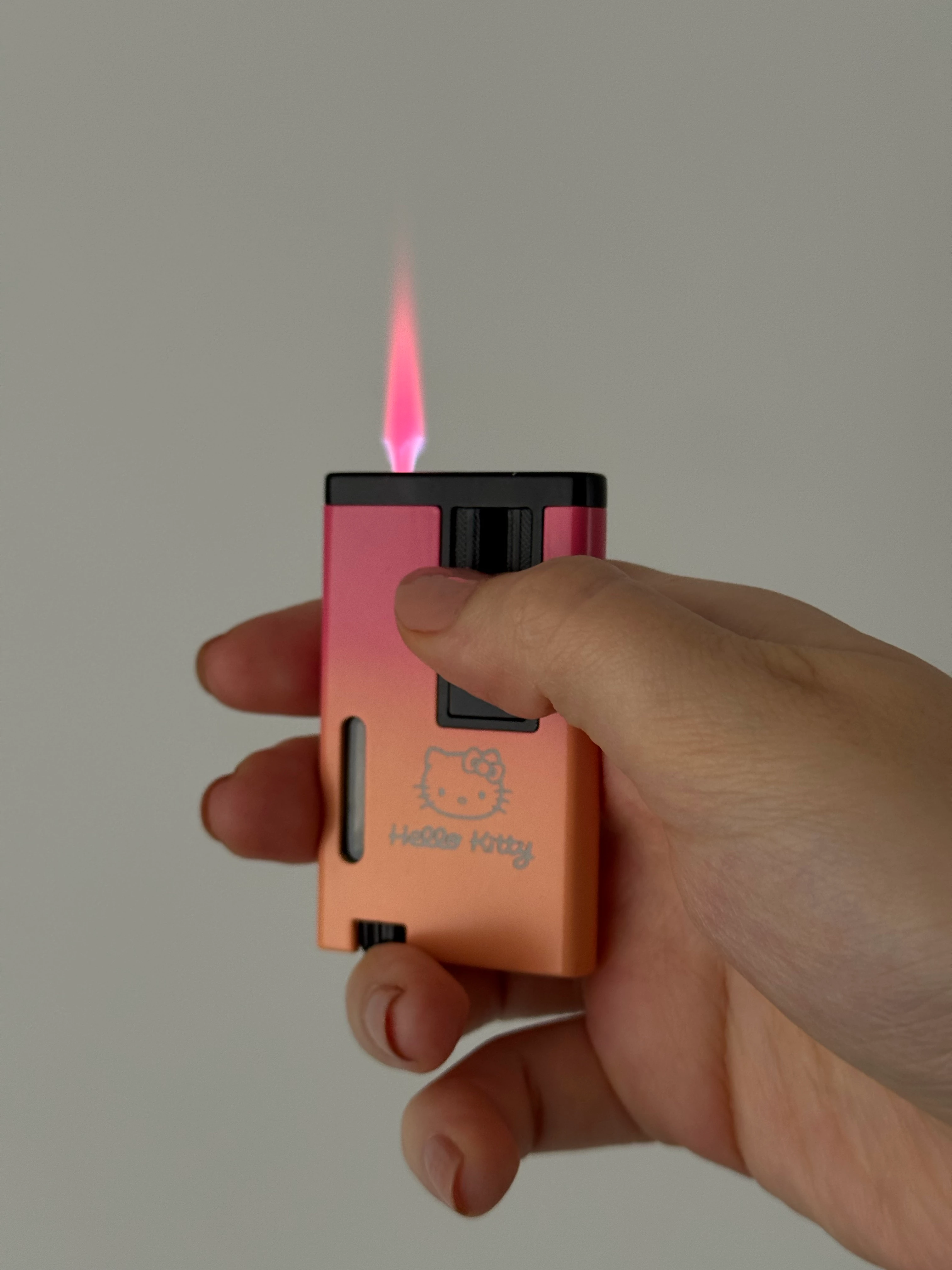 Pembe Yanışlı Hello Kitty Çakmak