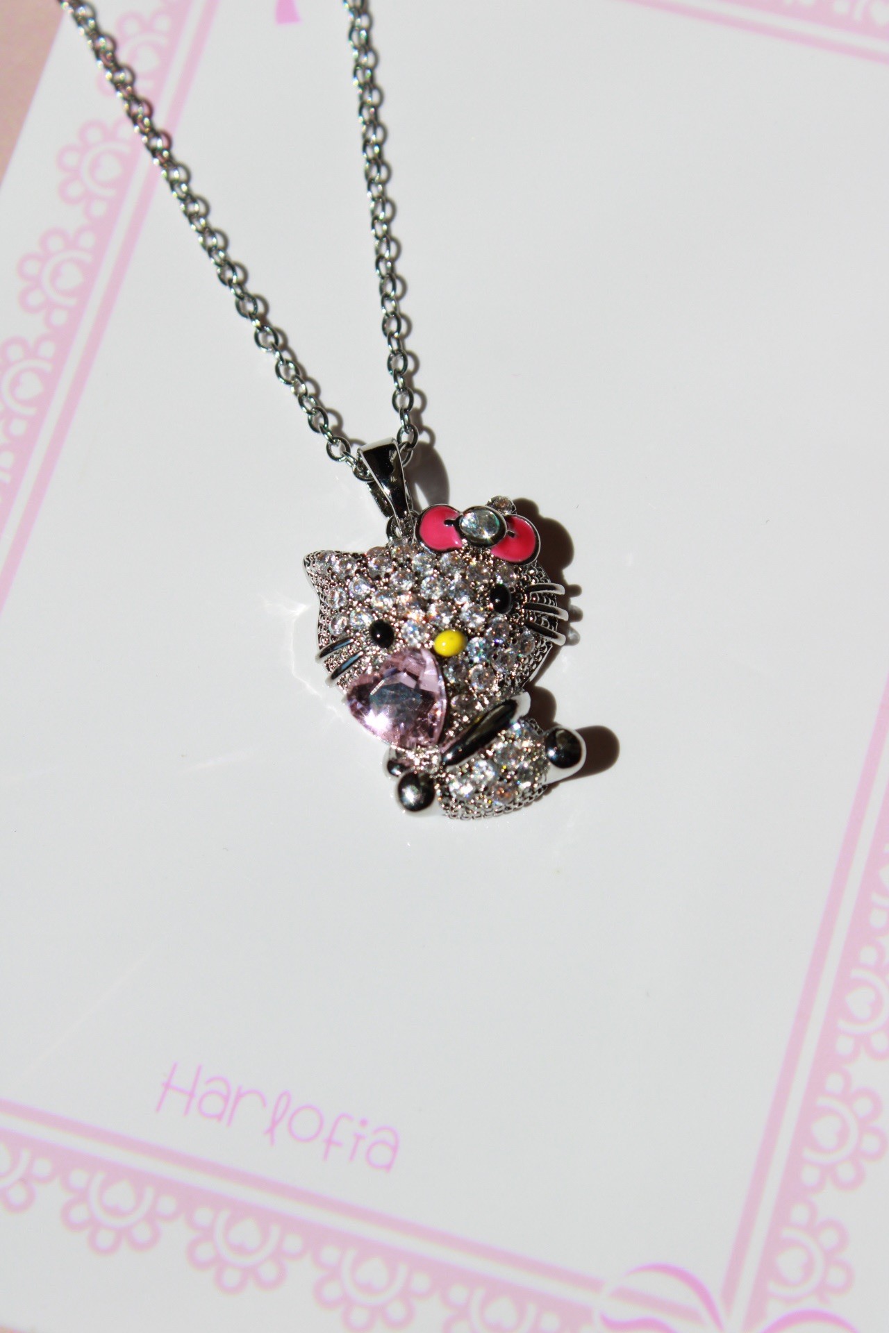 Çelik Pembe Kalpli Full Taşlı Hello Kitty Kolye