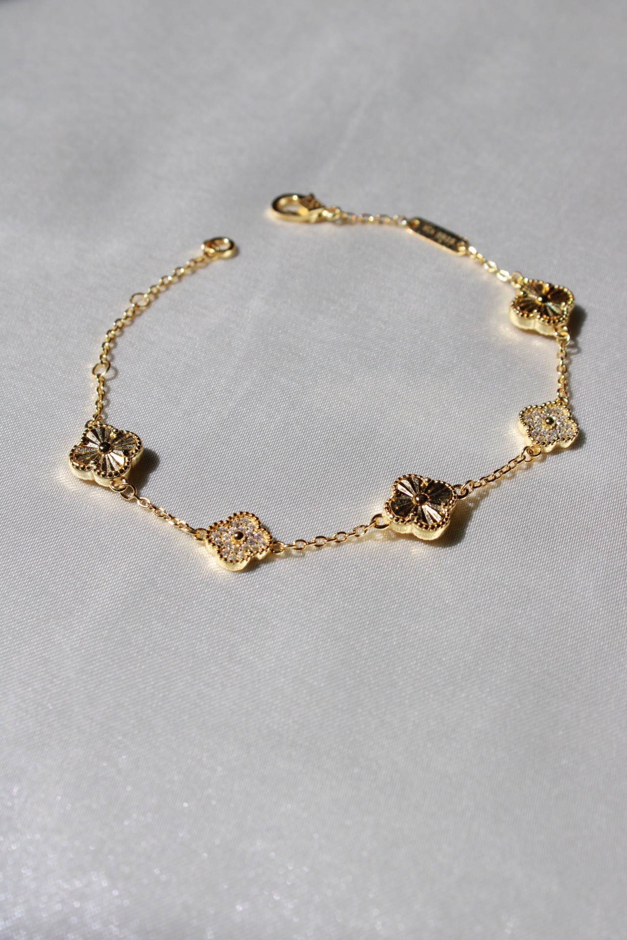925 Ayar Gümüş 14k Premium Gold Kaplama Taşlı Yonca Bileklik