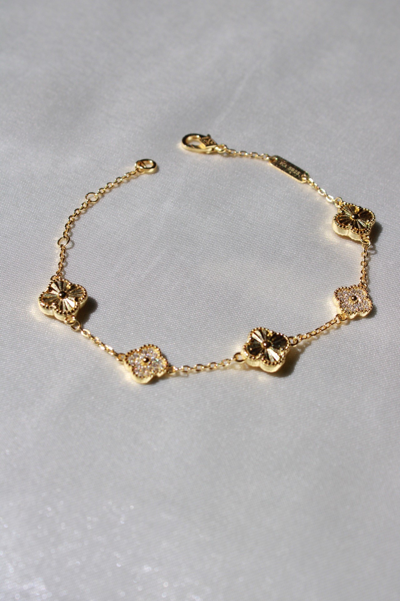 925 Ayar Gümüş 14k Premium Gold Kaplama Taşlı Yonca Bileklik