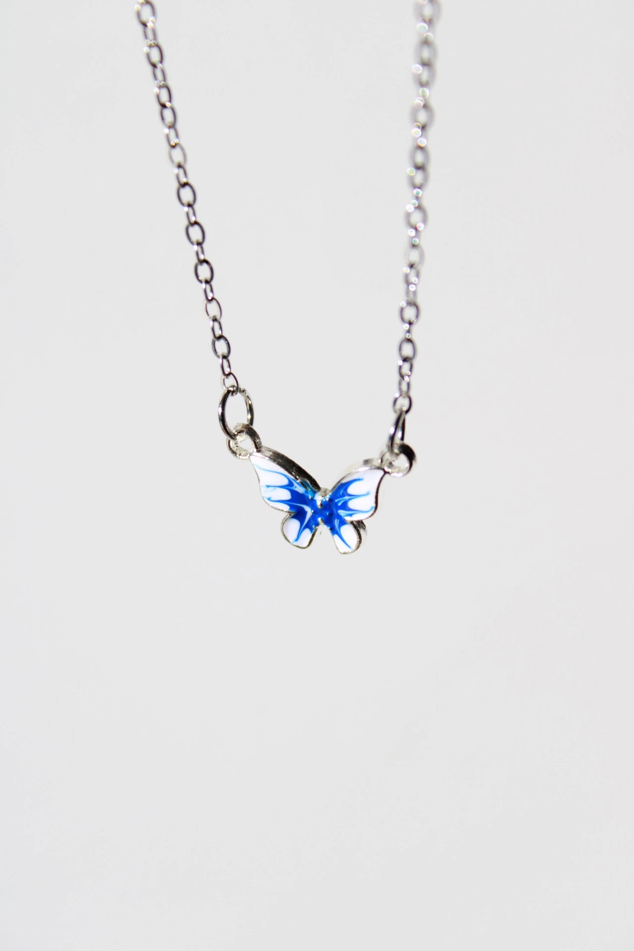Minimal Mavi Mineli Kelebek Kolye