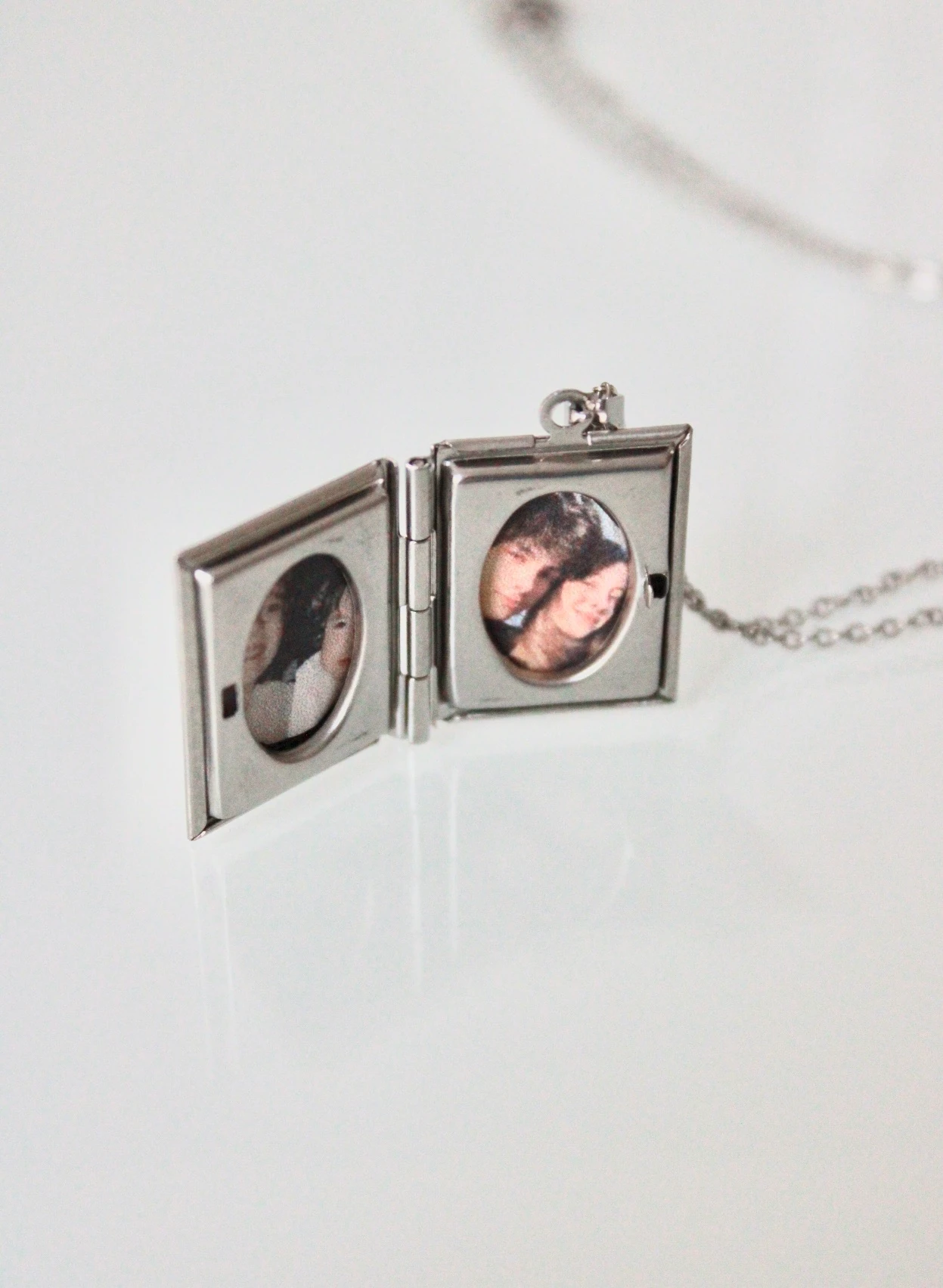 Çelik Kişiye Özel Vintage Fotoğraflı Kitap Kolye