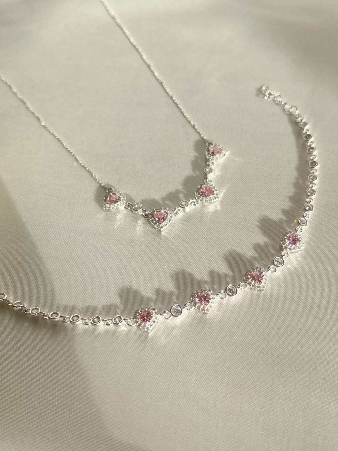925 Ayar Gümüş Pembe Sıralı Taşlı Kalp Kolye
