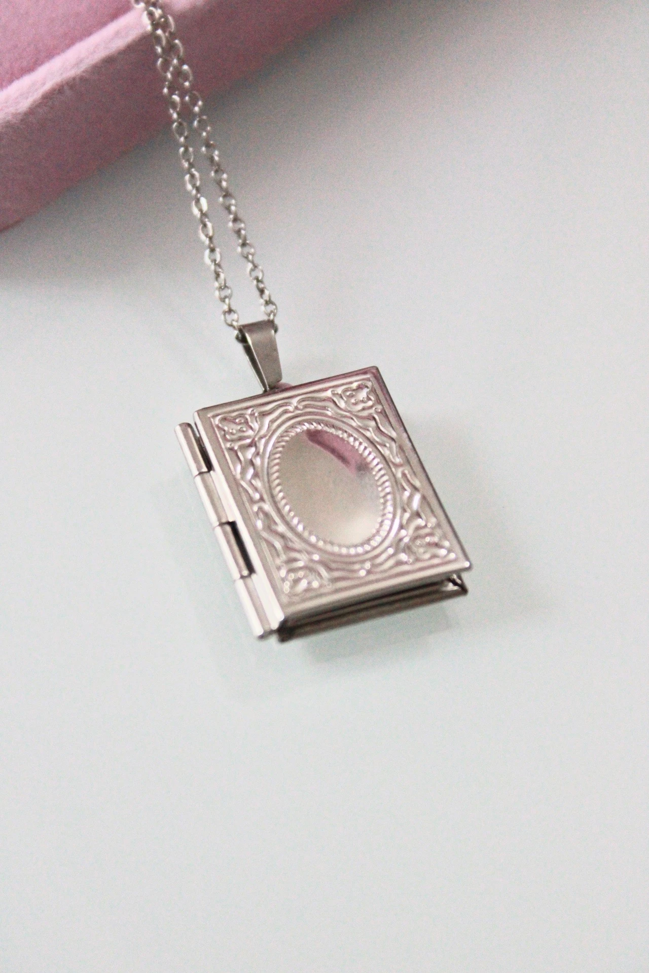 Çelik Kişiye Özel Vintage Fotoğraflı Kitap Kolye