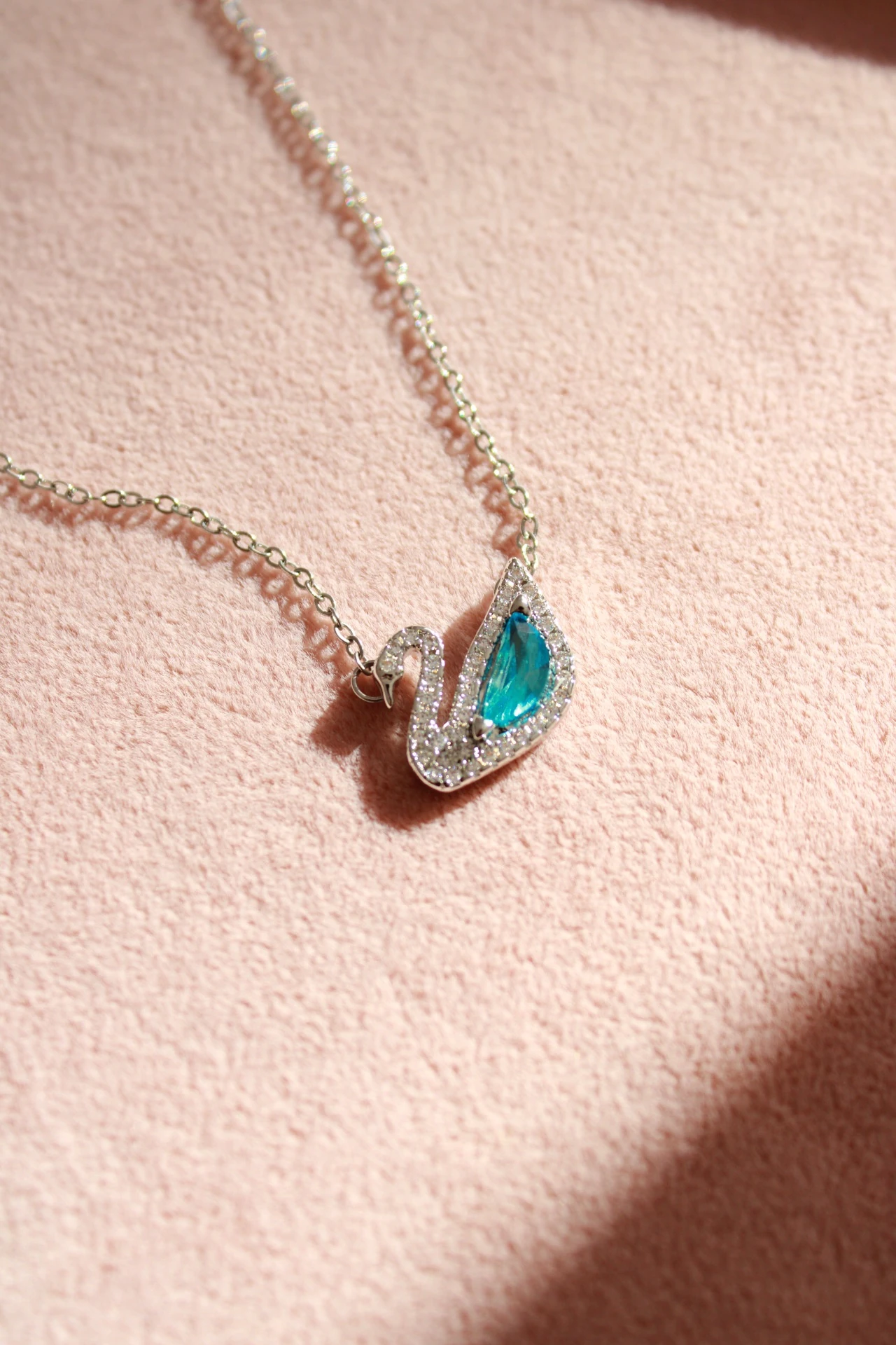 Çelik Mavi Taşlı Kuğu Kolye