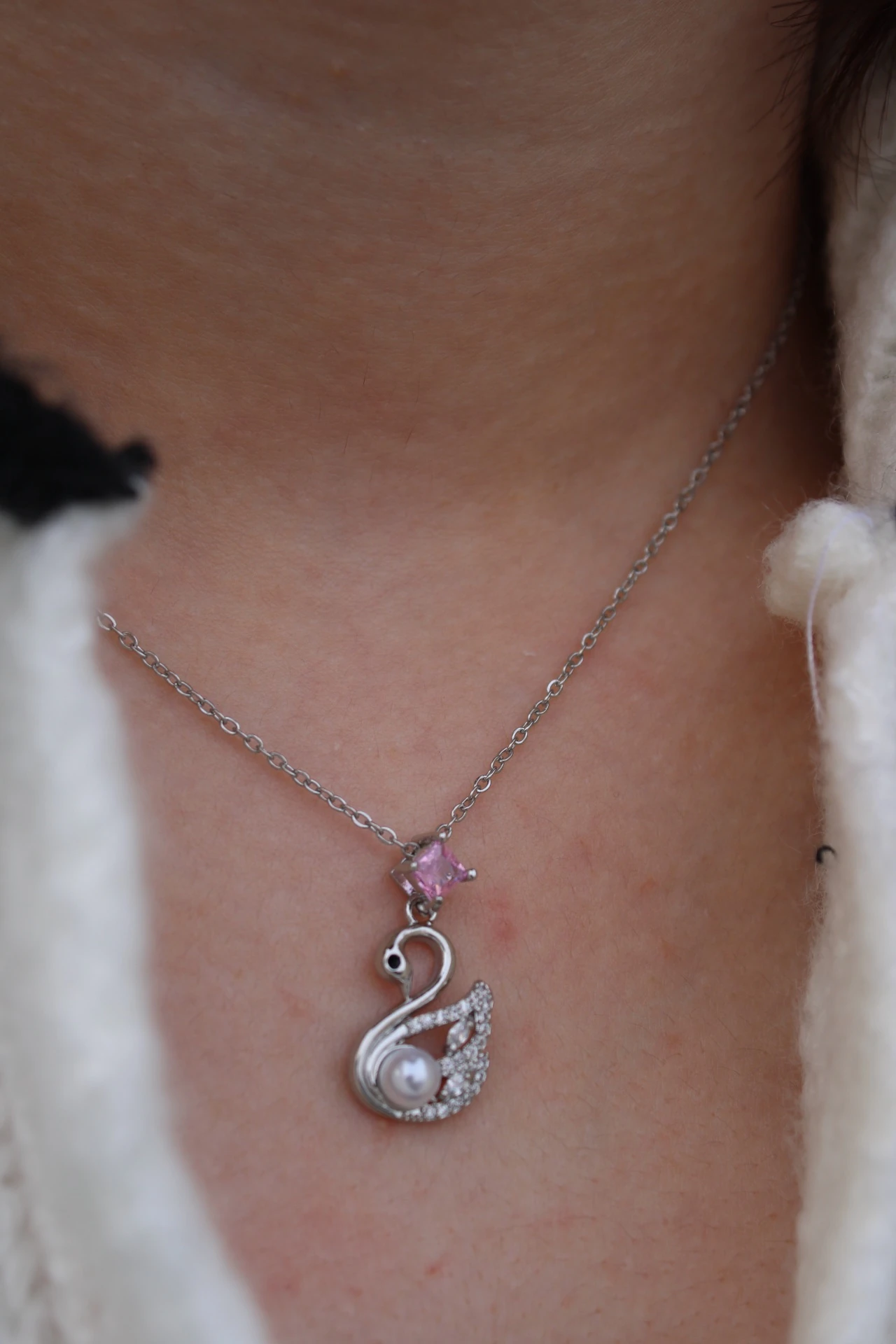 Çelik Pembe Taşlı Kuğu Kolye