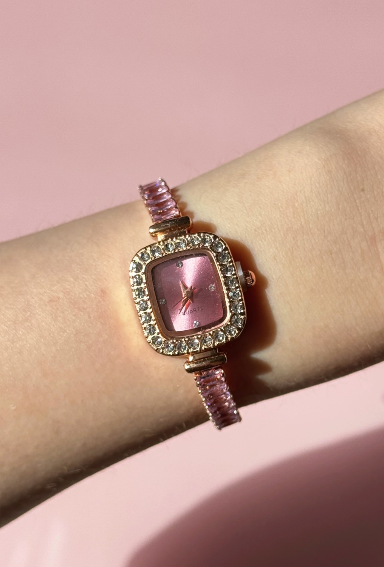 Pembe Kare Kadranlı Asansörlü Ayarlanabilir Saat