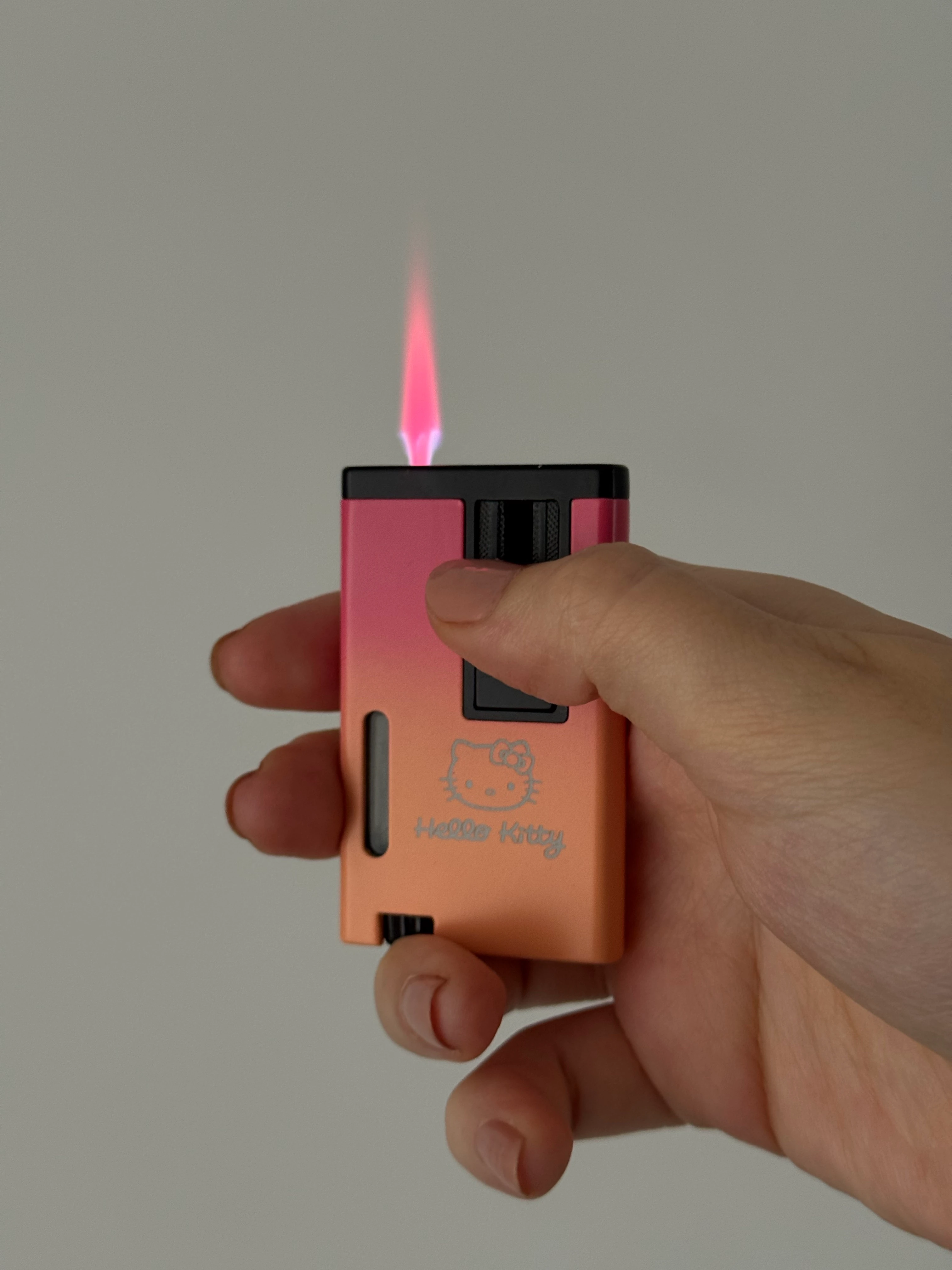 Pembe Yanışlı Hello Kitty Çakmak