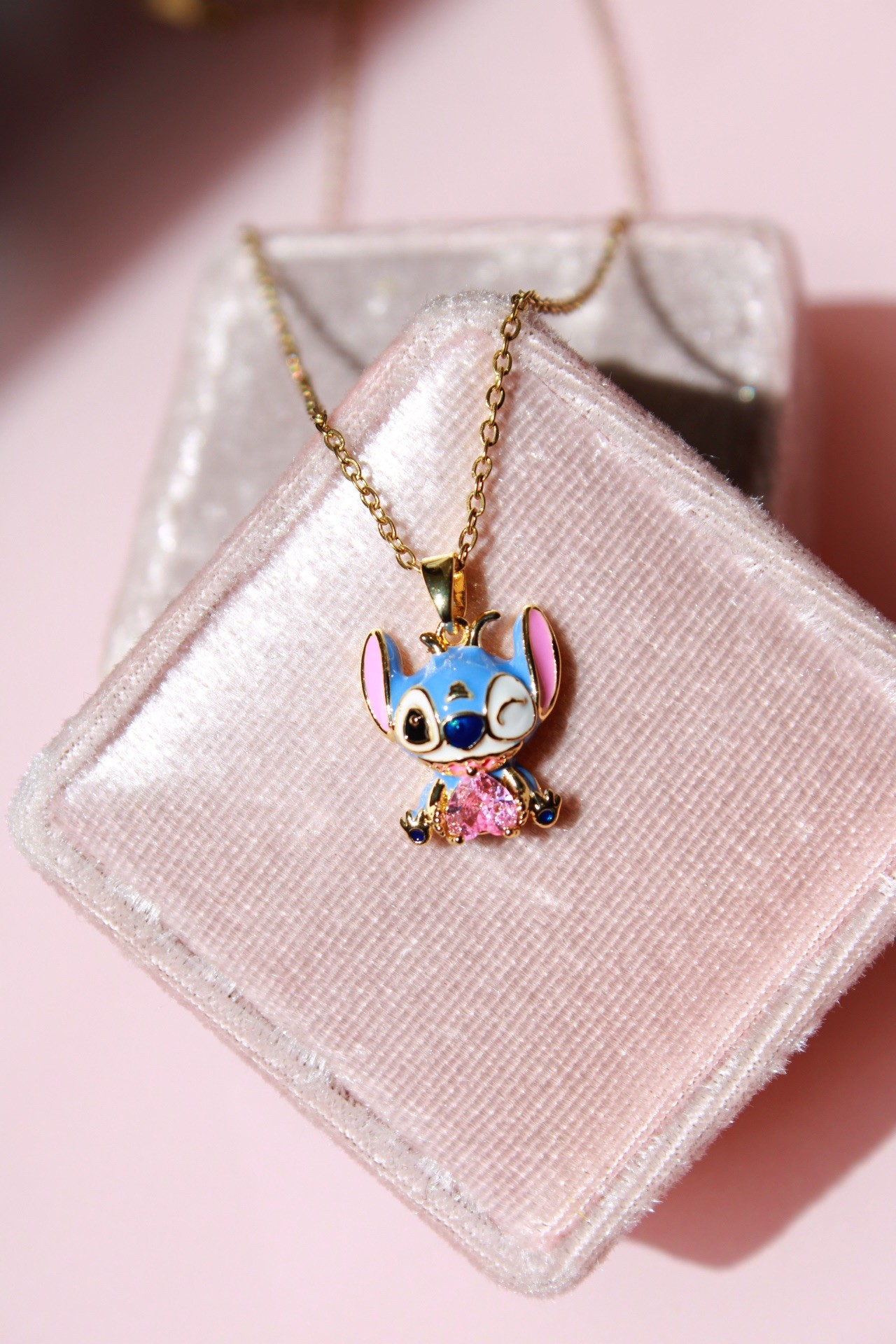 Çelik Pembe Kalpli Blue Stitch Kolye