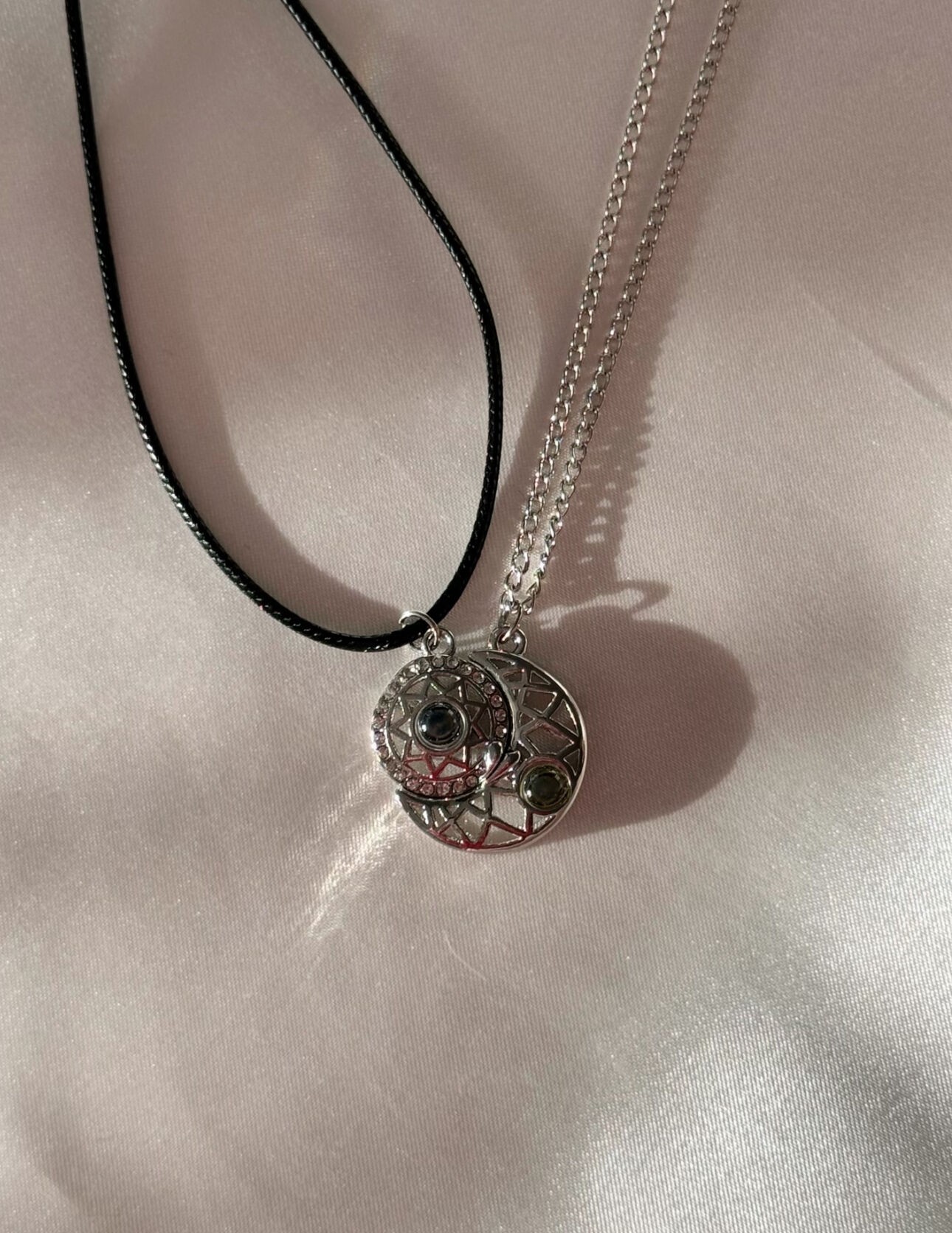Mıknatıslı Ay Çift Kolyeleri