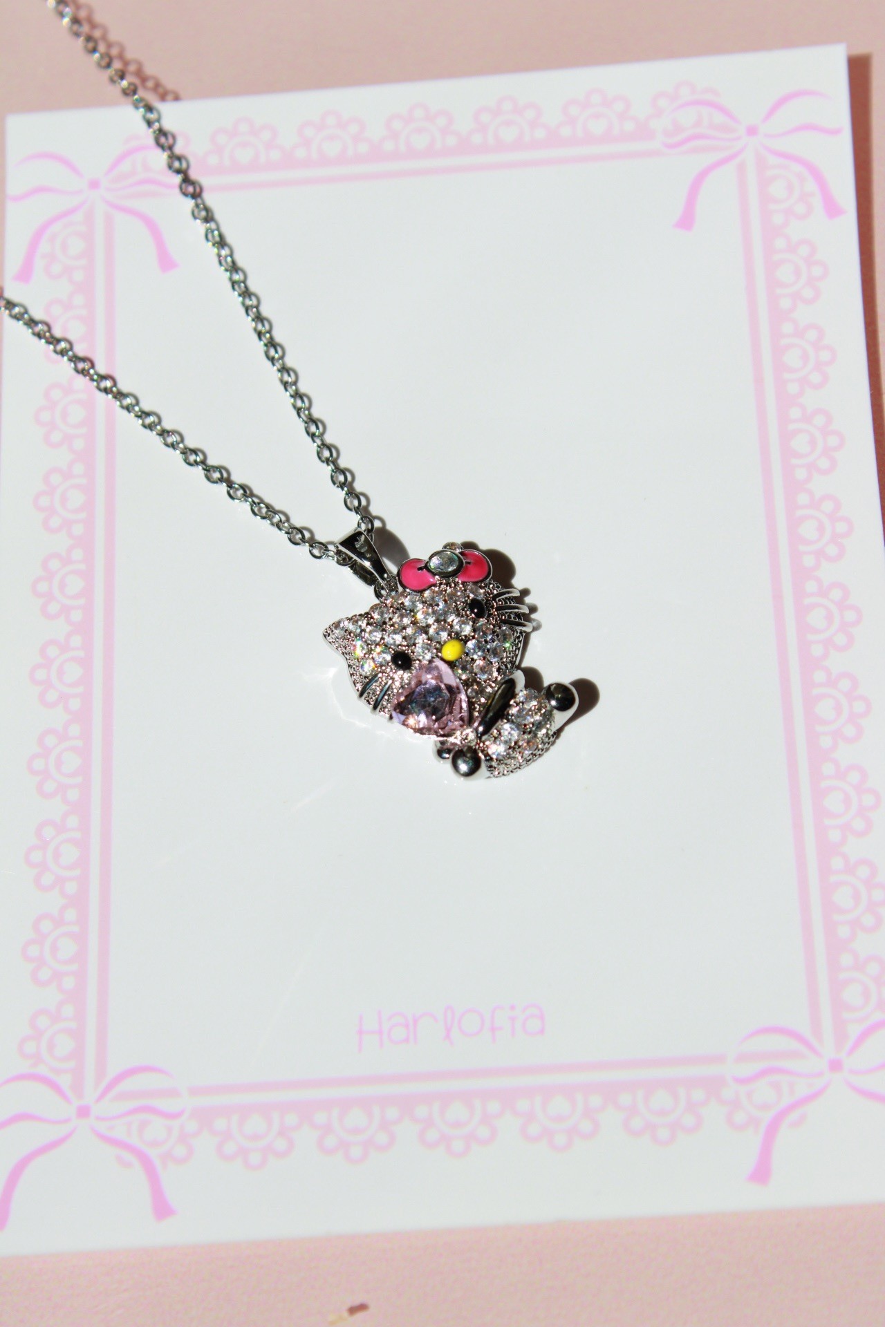 Çelik Pembe Kalpli Full Taşlı Hello Kitty Kolye