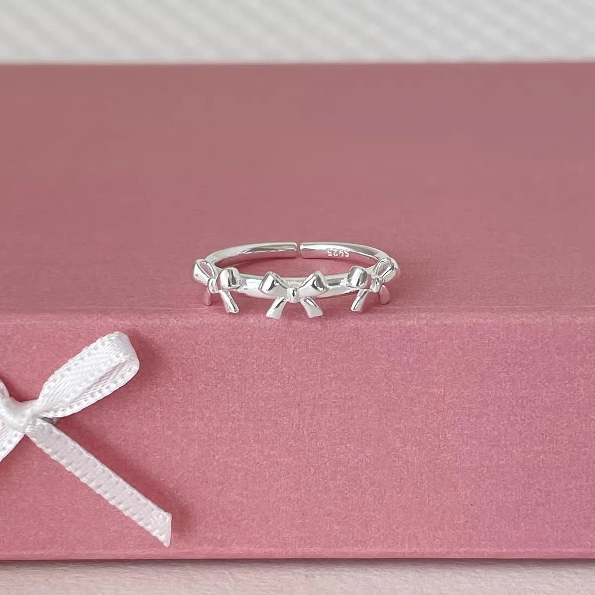 Ayarlanabilir Gümüş Kaplama Üçlü Kurdele Yüzük