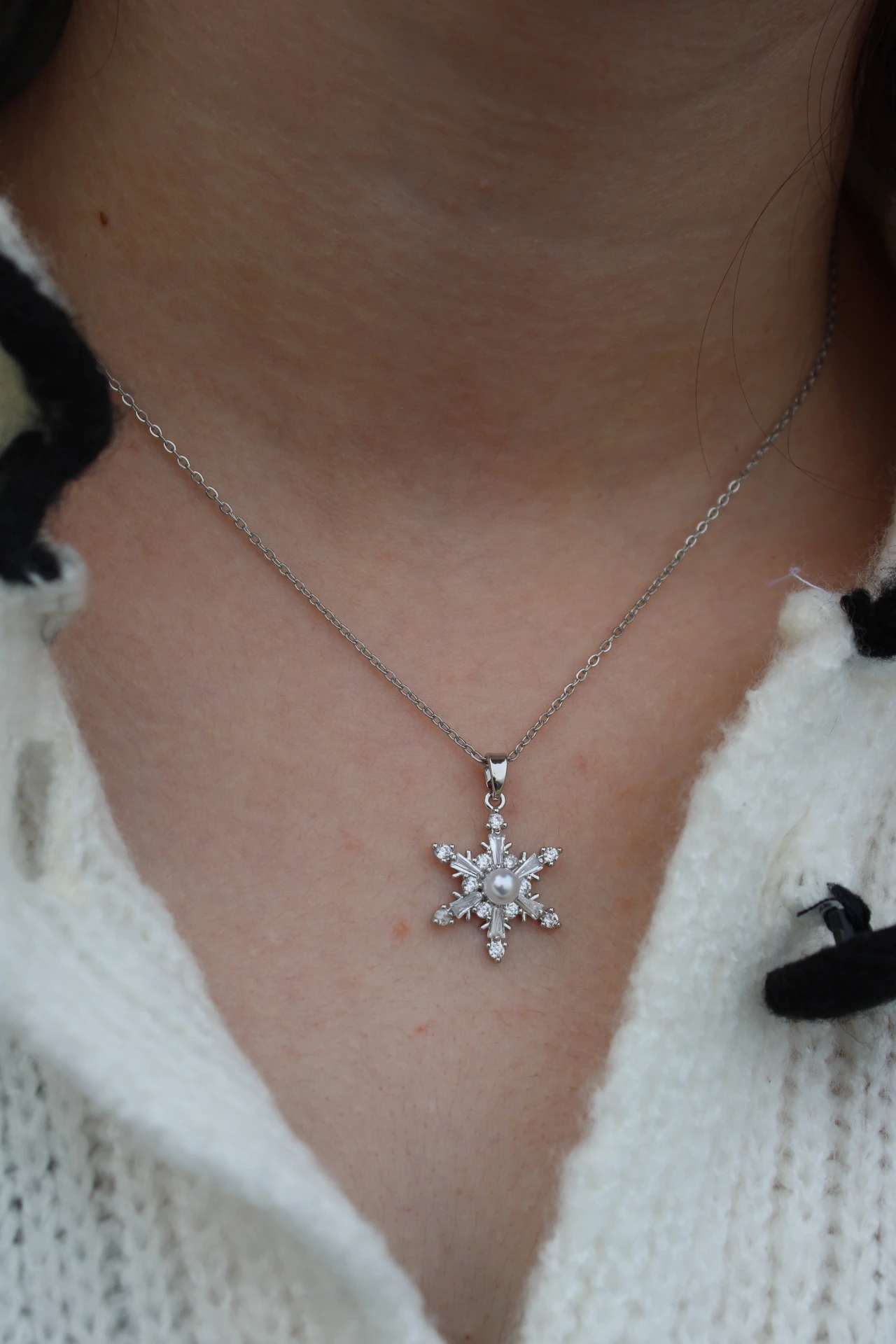 Çelik İnci Detaylı Kar Tanesi Kolye