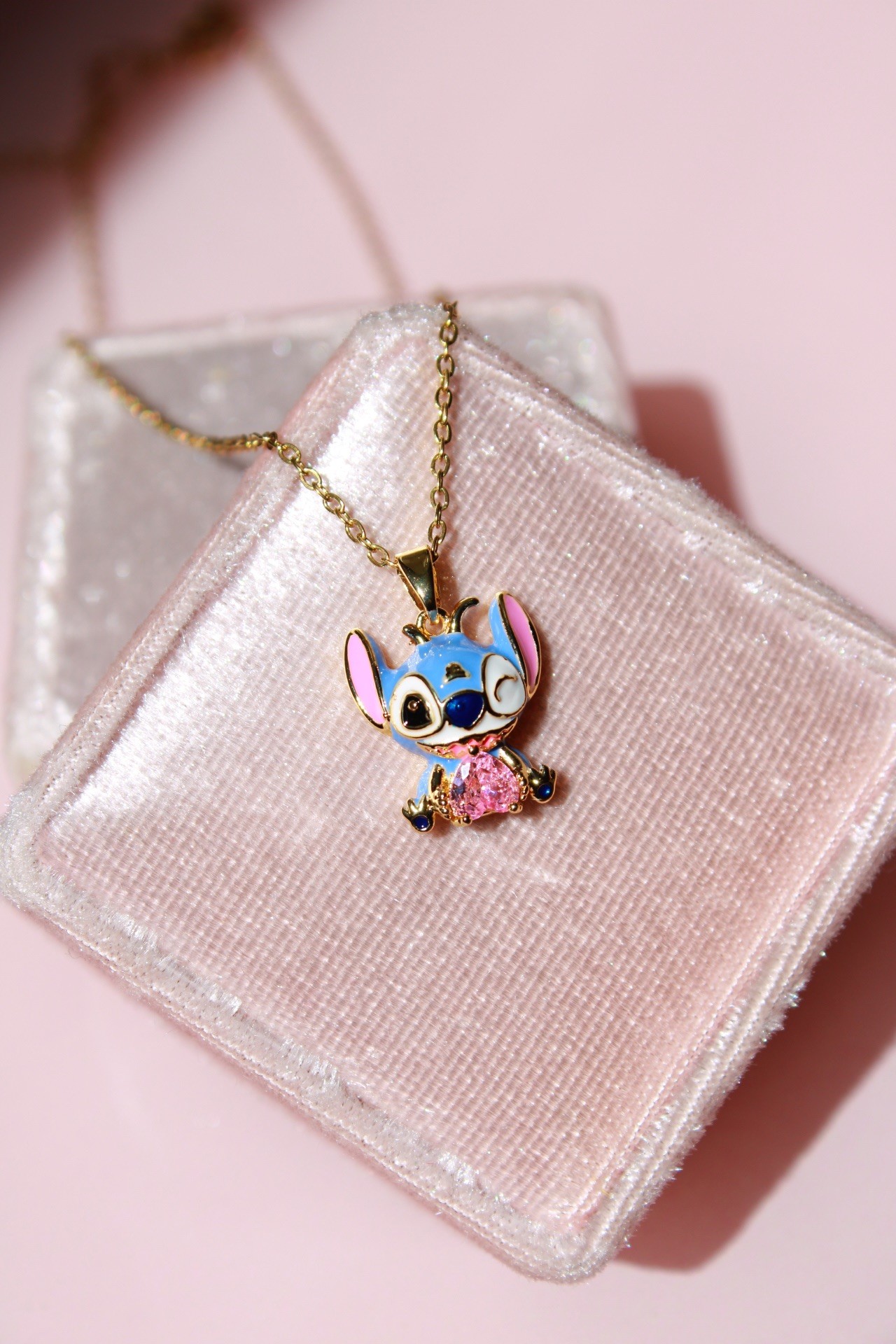 Çelik Pembe Kalpli Blue Stitch Kolye