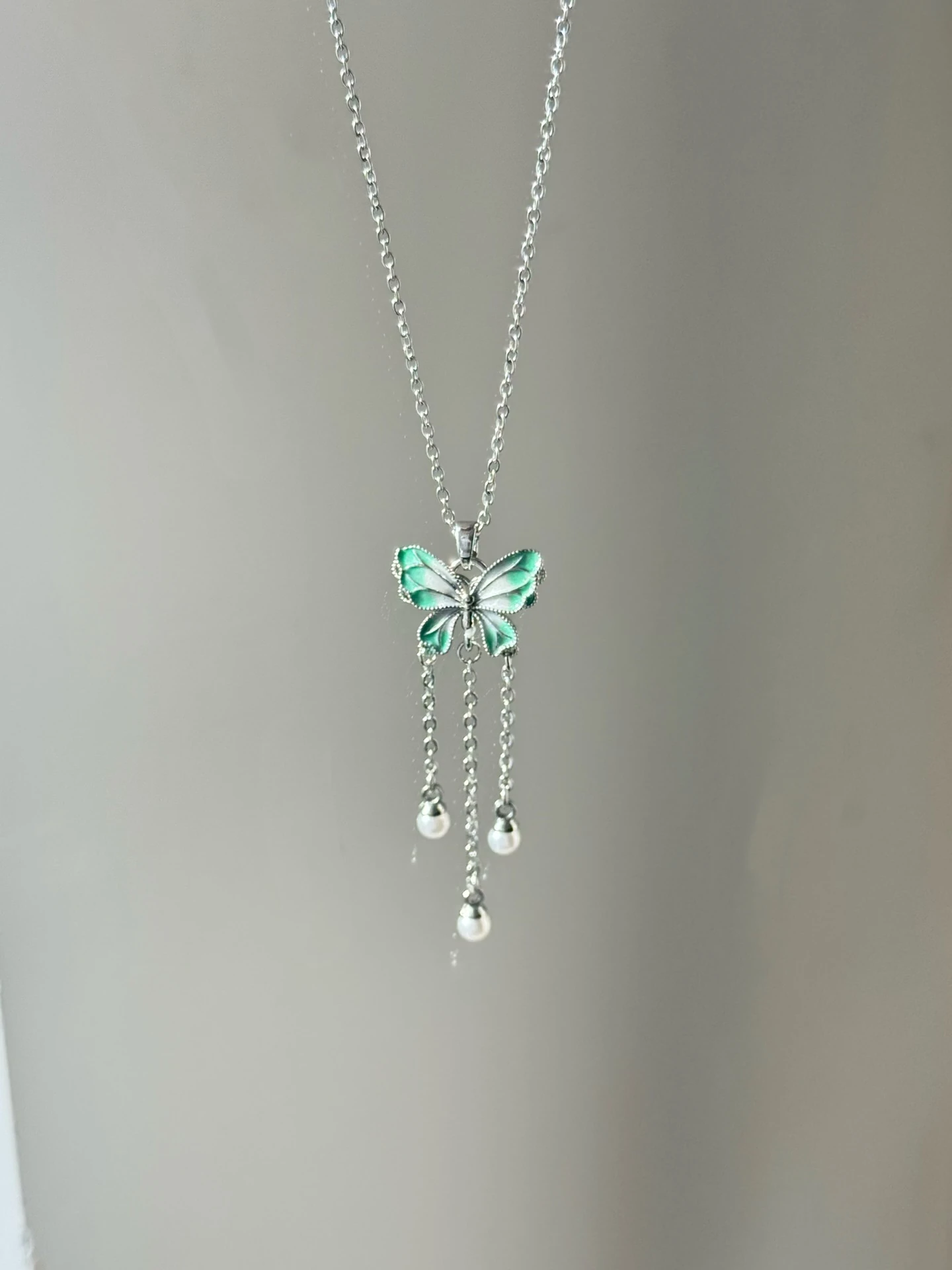 Çelik Sallantılı Mineli Su Yeşili Kelebek Kolye