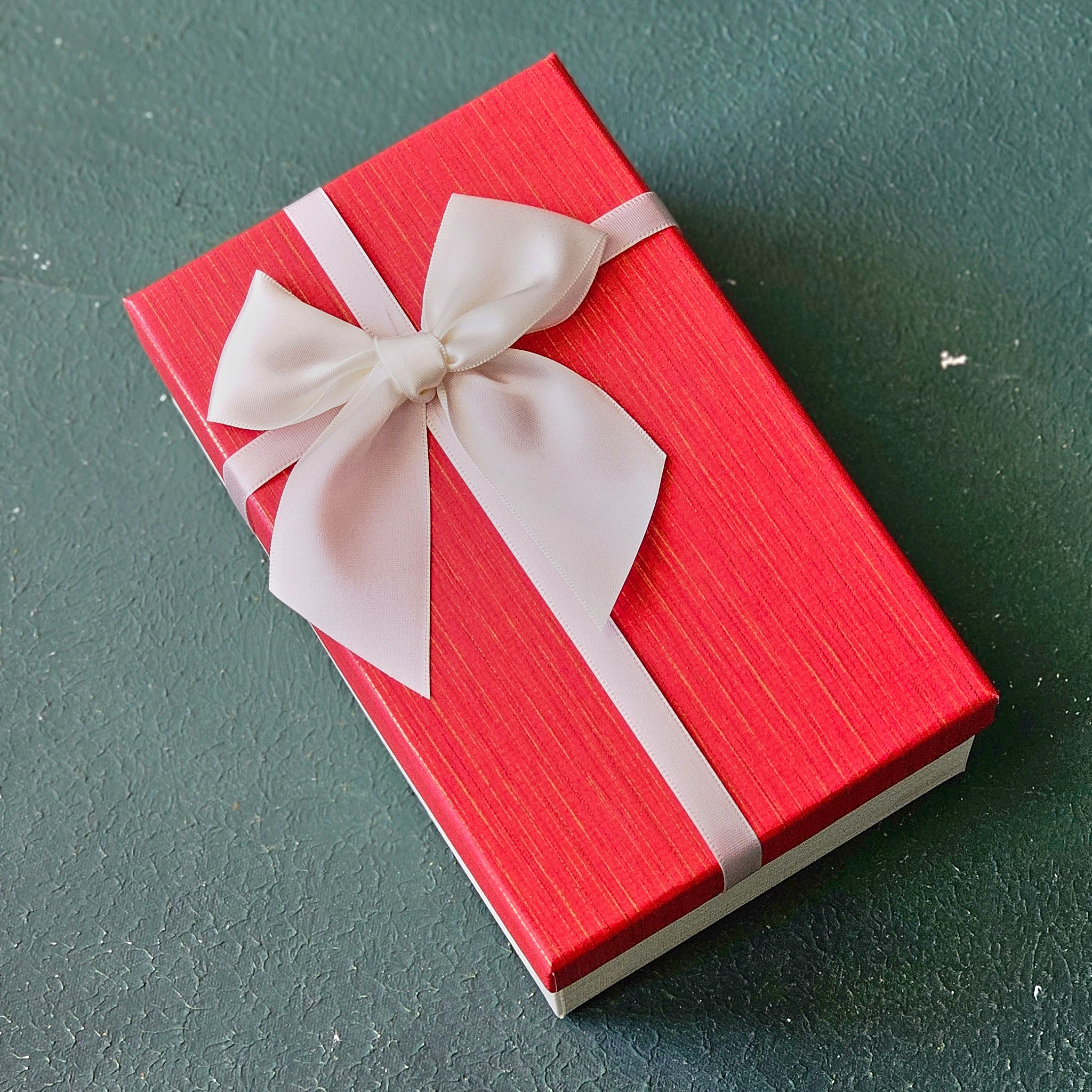 SÜRPRİZ HEDİYELİ KUTU