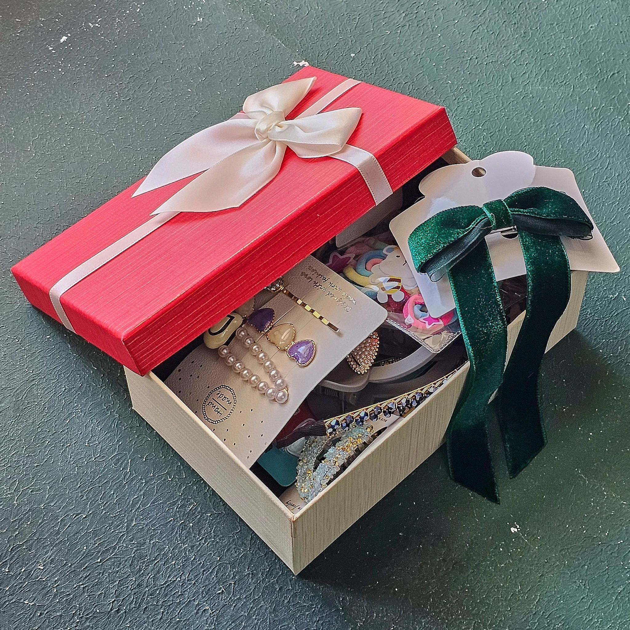 SÜRPRİZ HEDİYELİ KUTU