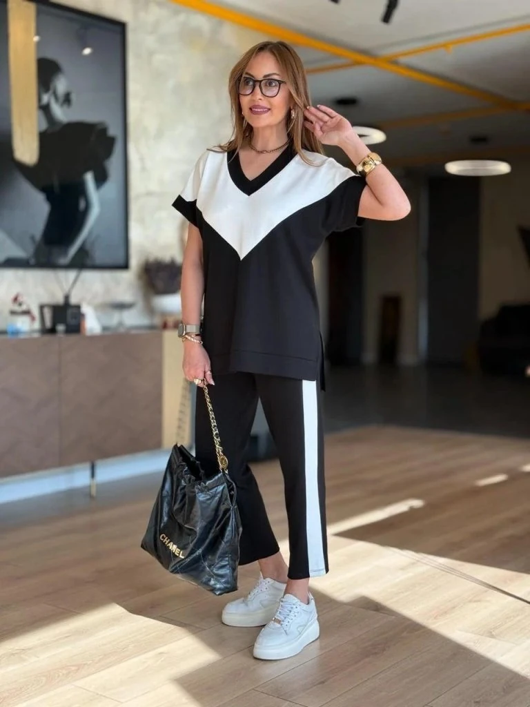 Kadın Kısa Kollu V Yaka Siyah Beyaz Renkli Viskon Iki Iplik Kumaş Eşofman Takımı