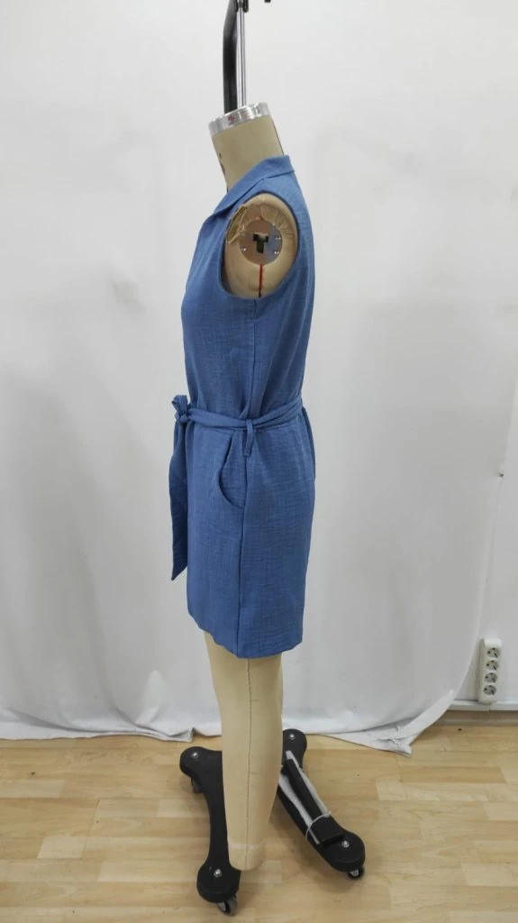 Kadın Sıfır Kollu Yakalı Düğmeli Belden Kuşaklı Kısa Keten Tulum