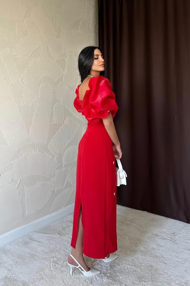 Kırmızı İşlemeli Kolu Garnili Elbise
